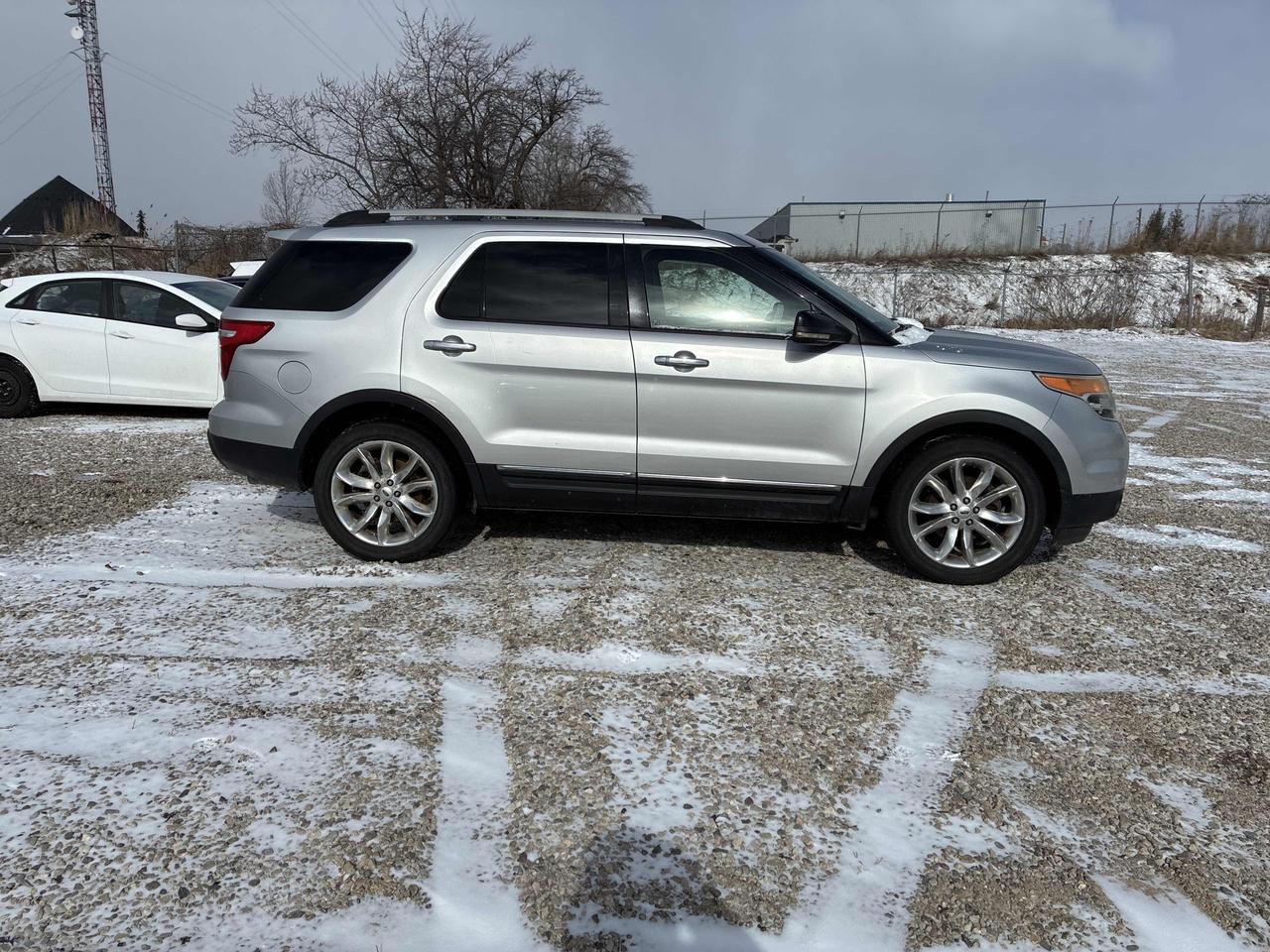 2012 Ford Explorer XLT Photo3