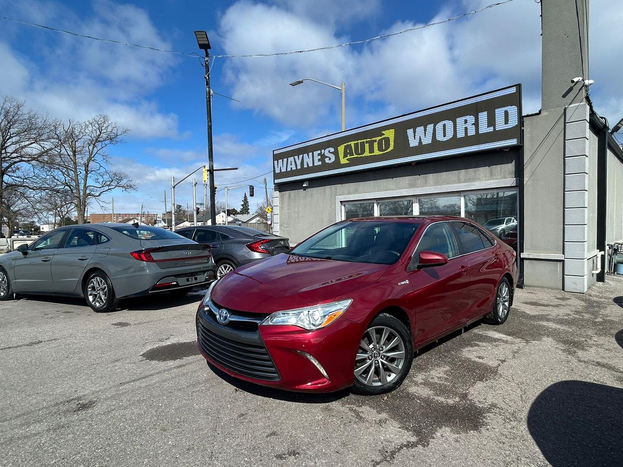 Used 2015 Toyota Camry XLE HYBRID for sale in Hamilton, ON