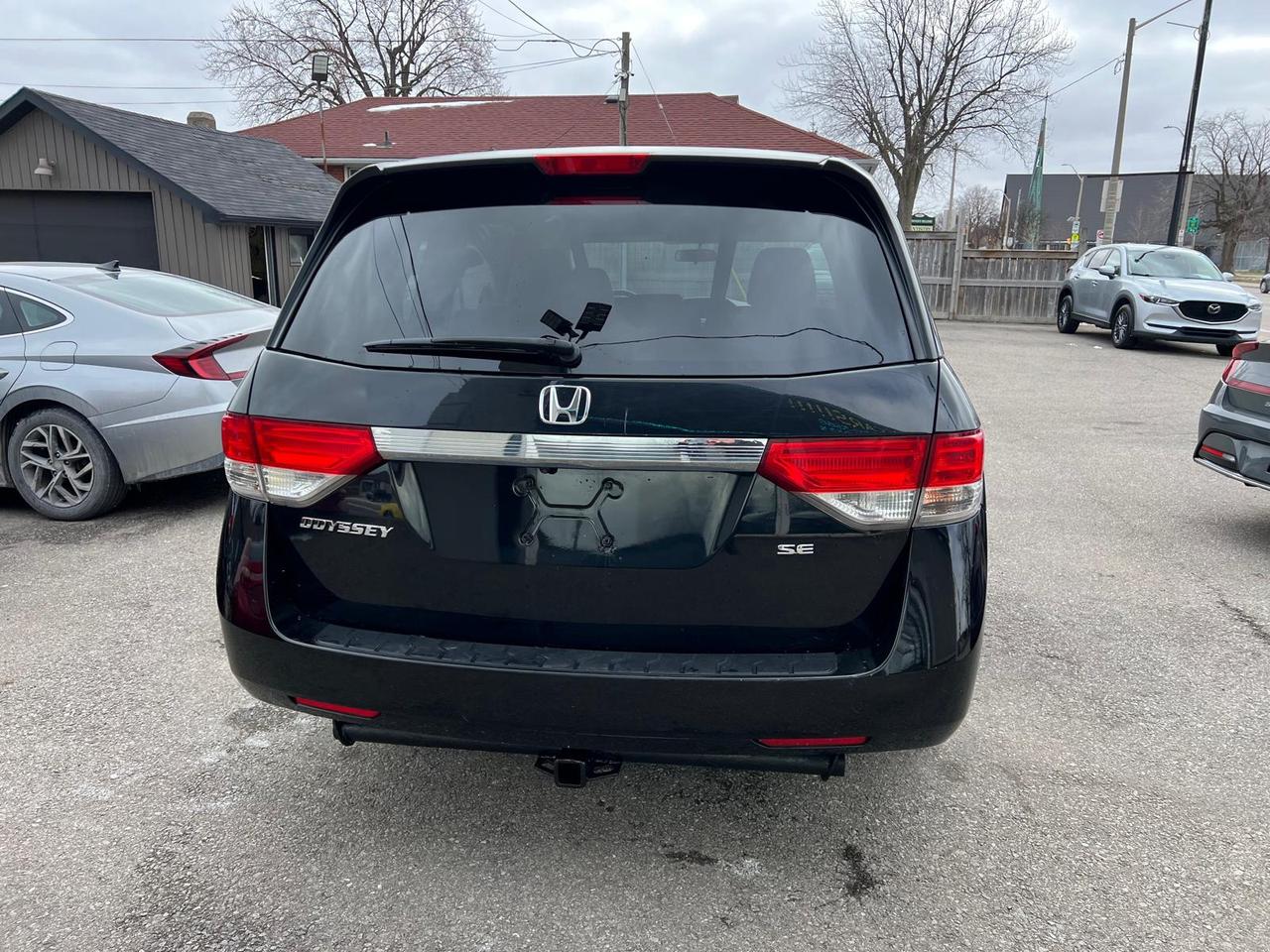 2016 Honda Odyssey SE Photo3