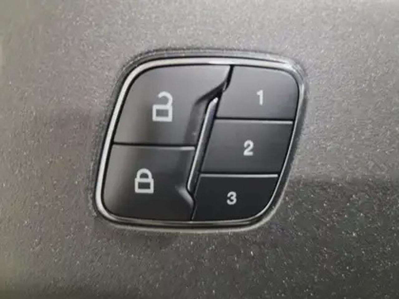 13762609.822296412