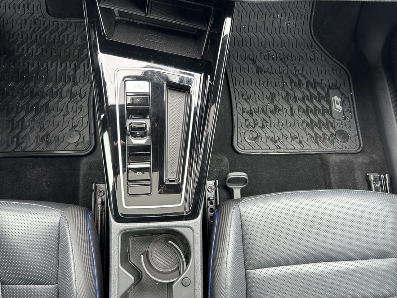 2024 Volkswagen Golf R DSG  - Leather Seats Photo