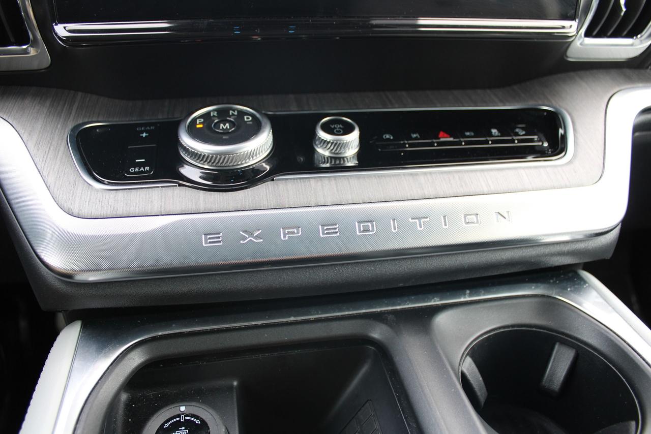 2025 Ford Expedition Platinum Max Photo