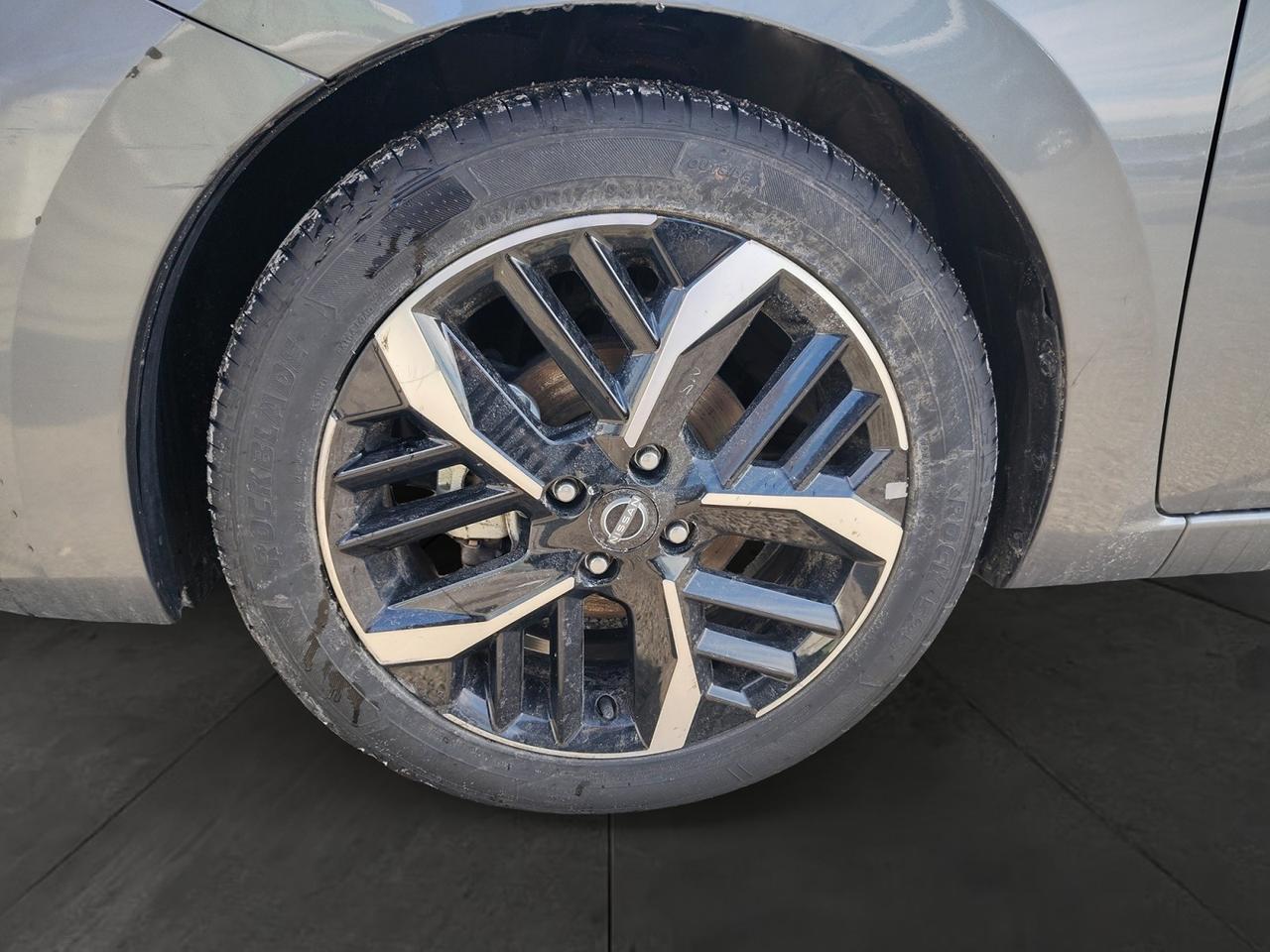 2024 Nissan Versa SR Photo