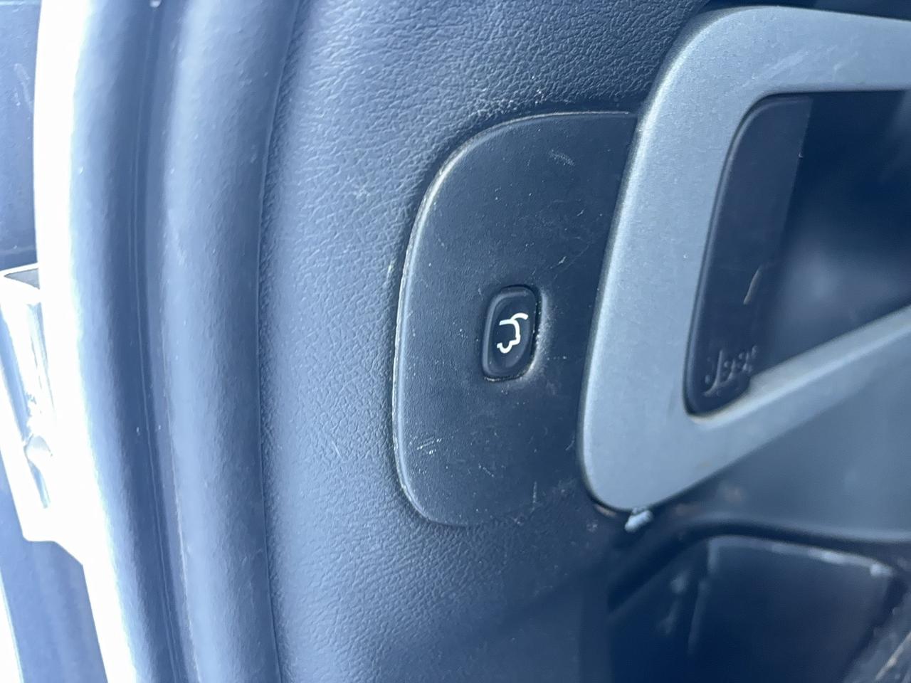 2017 Jeep Cherokee NORTH EDITION, SUNROOF, REMOTE START, AS TRADED Photo