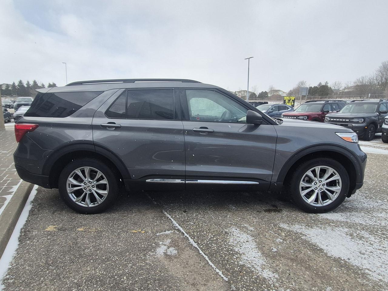 2021 Ford Explorer LOADED XLT! 20'S, LIKE NEW! HEATED WHEEL, LEATHER! Photo