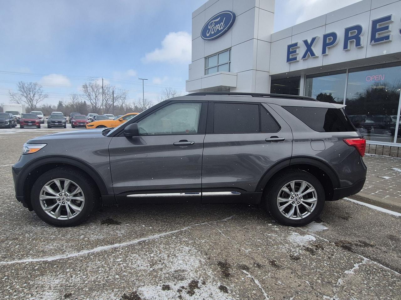 2021 Ford Explorer LOADED XLT! 20'S, LIKE NEW! HEATED WHEEL, LEATHER! Photo