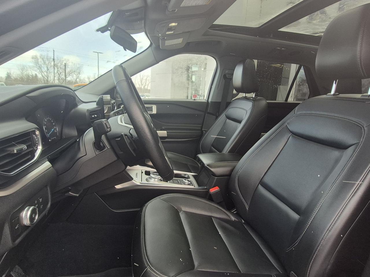 2021 Ford Explorer LOADED XLT! 20'S, LIKE NEW! HEATED WHEEL, LEATHER! Photo