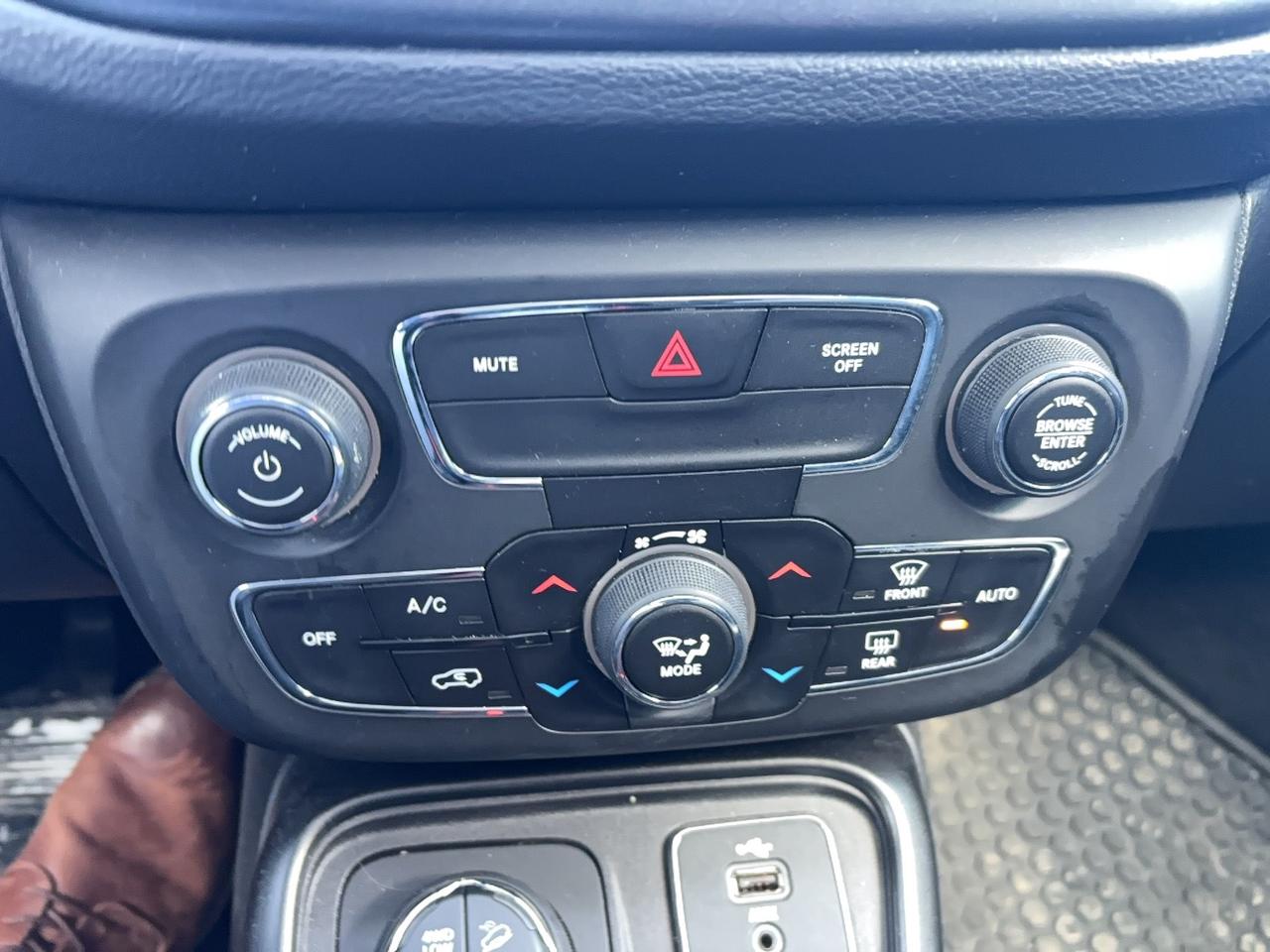 2018 Jeep Compass TRAILHAWK, LEATHER, SUNROOF, POWER GATE AS TRADED Photo