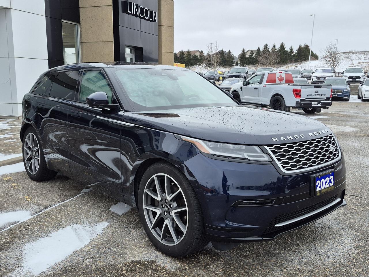 2023 Land Rover Range Rover Velar LOCAL TRADE! LOADED VELAR! LEATHER, ROOF, LIKE NEW Photo2
