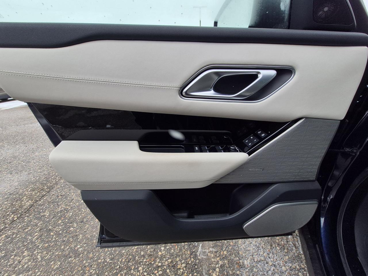 2023 Land Rover Range Rover Velar LOCAL TRADE! LOADED VELAR! LEATHER, ROOF, LIKE NEW Photo