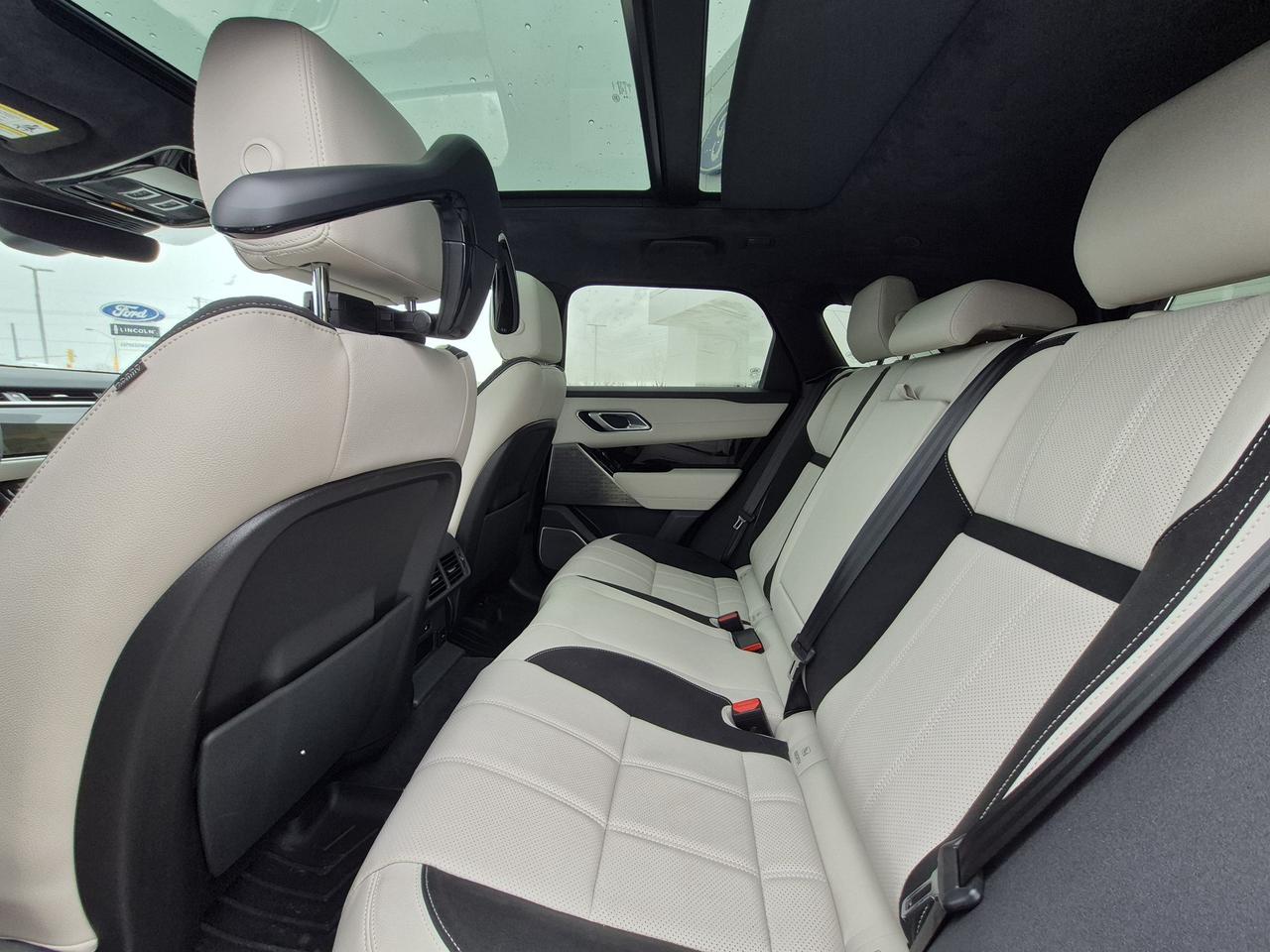 2023 Land Rover Range Rover Velar LOCAL TRADE! LOADED VELAR! LEATHER, ROOF, LIKE NEW Photo