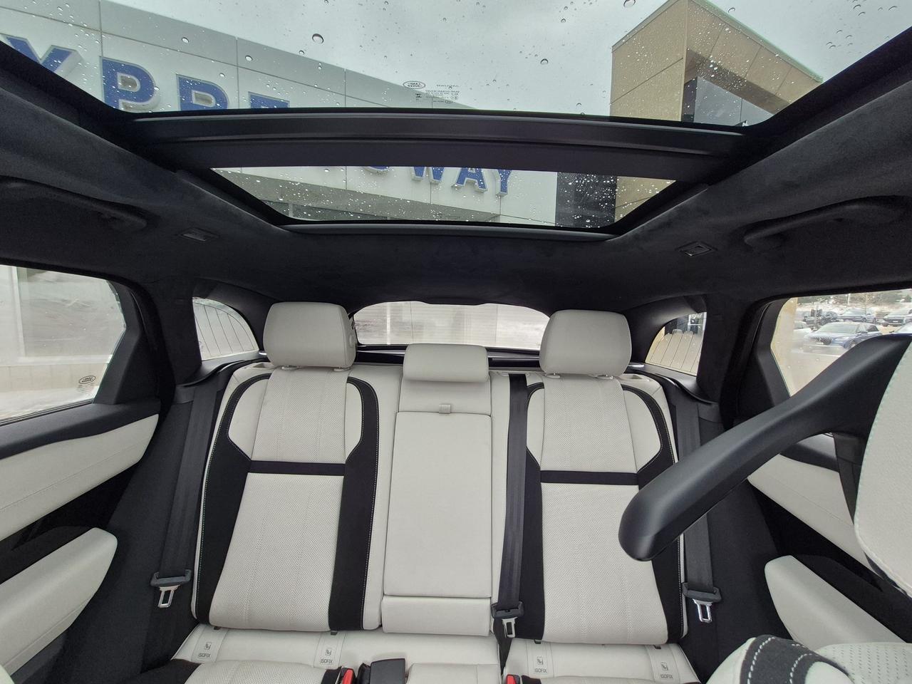 2023 Land Rover Range Rover Velar LOCAL TRADE! LOADED VELAR! LEATHER, ROOF, LIKE NEW Photo