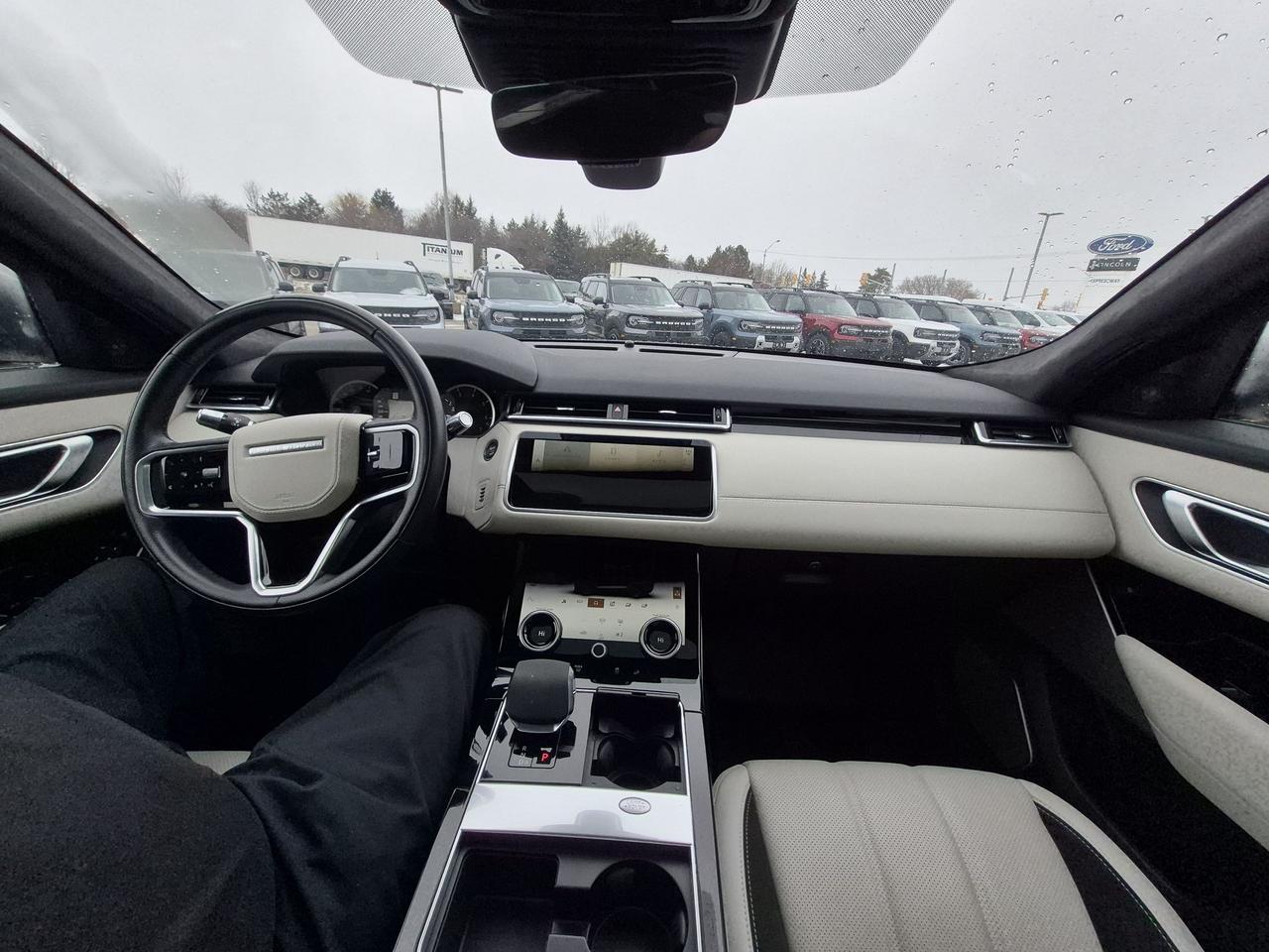 2023 Land Rover Range Rover Velar LOCAL TRADE! LOADED VELAR! LEATHER, ROOF, LIKE NEW Photo