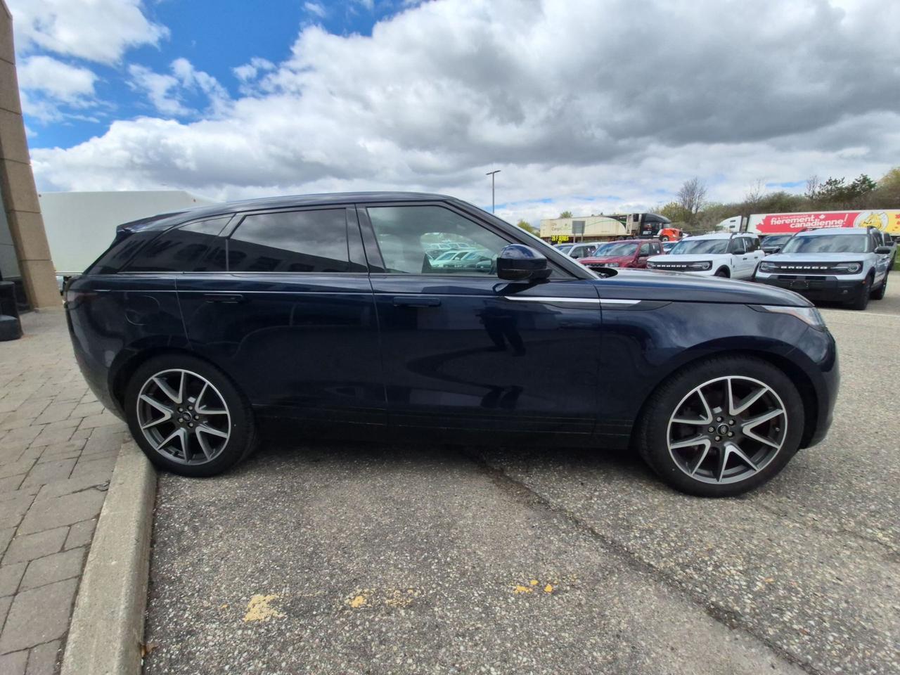2023 Land Rover Range Rover Velar LOCAL TRADE! LOADED VELAR! LEATHER, ROOF, LIKE NEW Photo