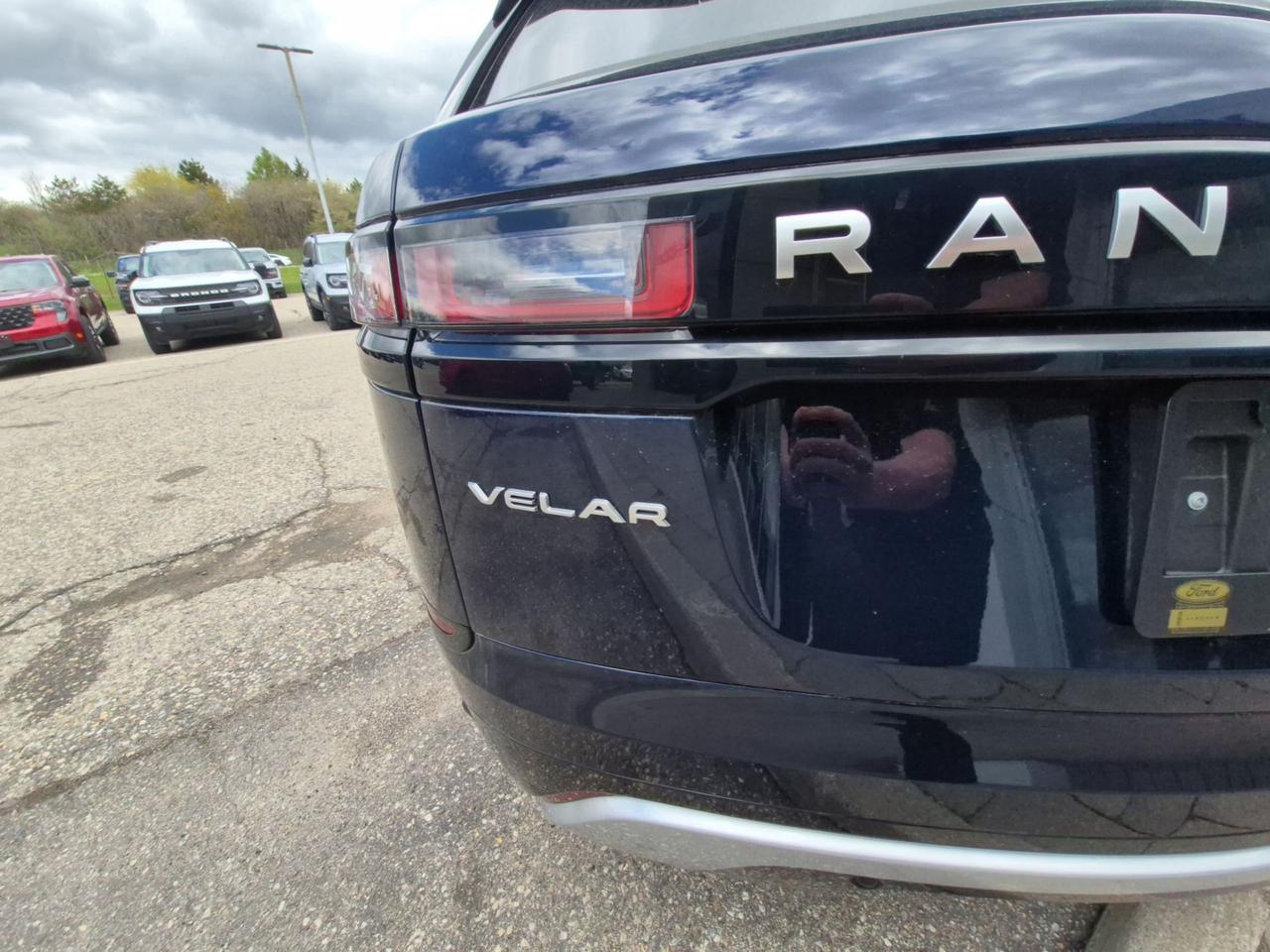 2023 Land Rover Range Rover Velar LOCAL TRADE! LOADED VELAR! LEATHER, ROOF, LIKE NEW Photo