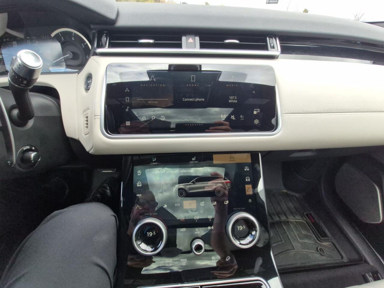 2023 Land Rover Range Rover Velar LOCAL TRADE! LOADED VELAR! LEATHER, ROOF, LIKE NEW Photo