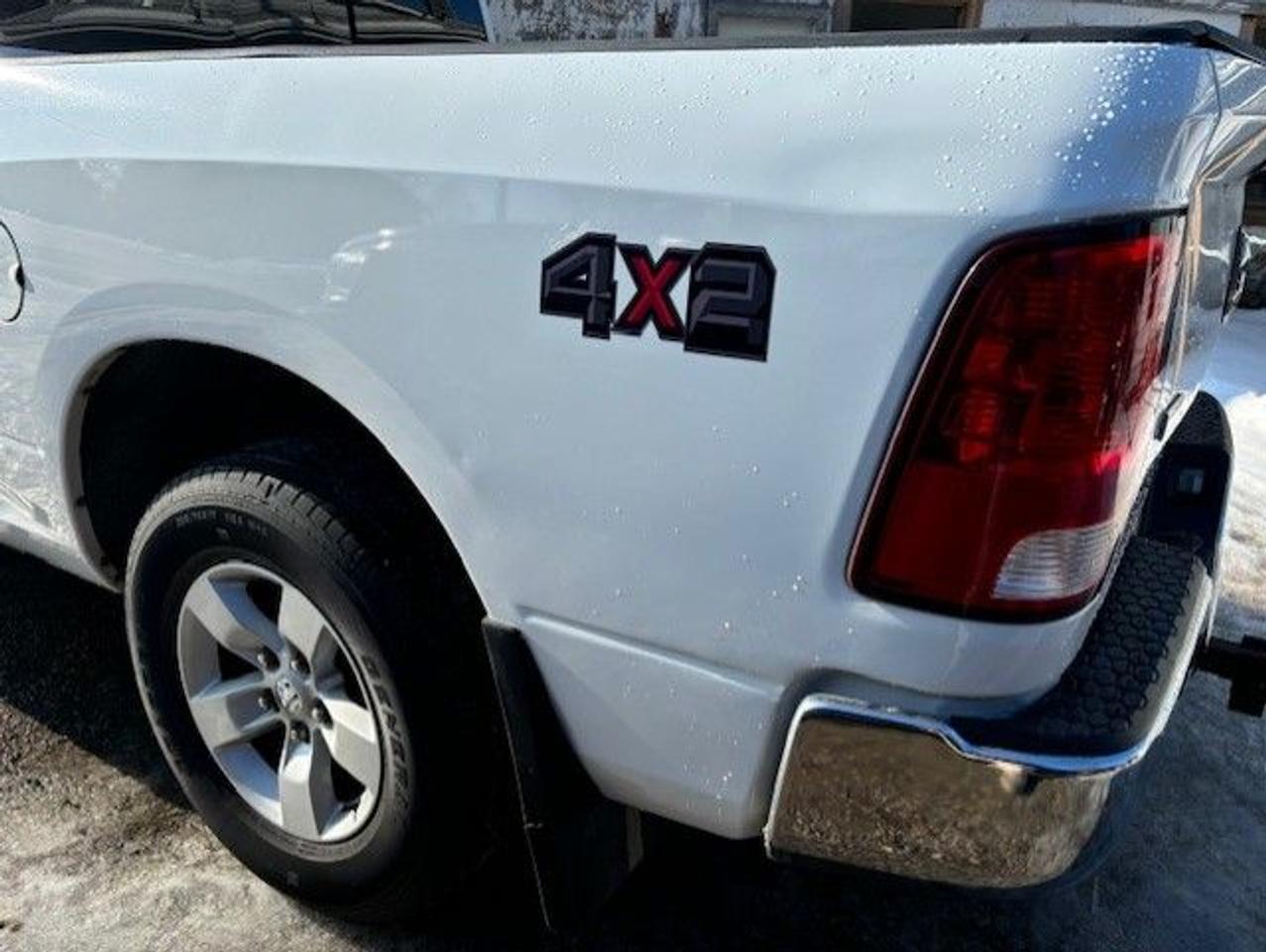 2016 RAM 1500 SLT Photo2