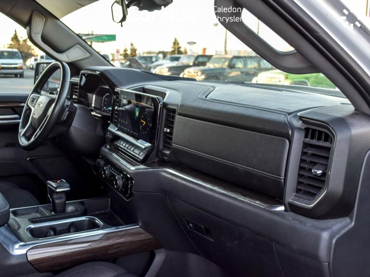2023 Chevrolet Silverado 1500 RST4WD Crew Cab 157" 5.3L  5 passengers with captain chair Photo