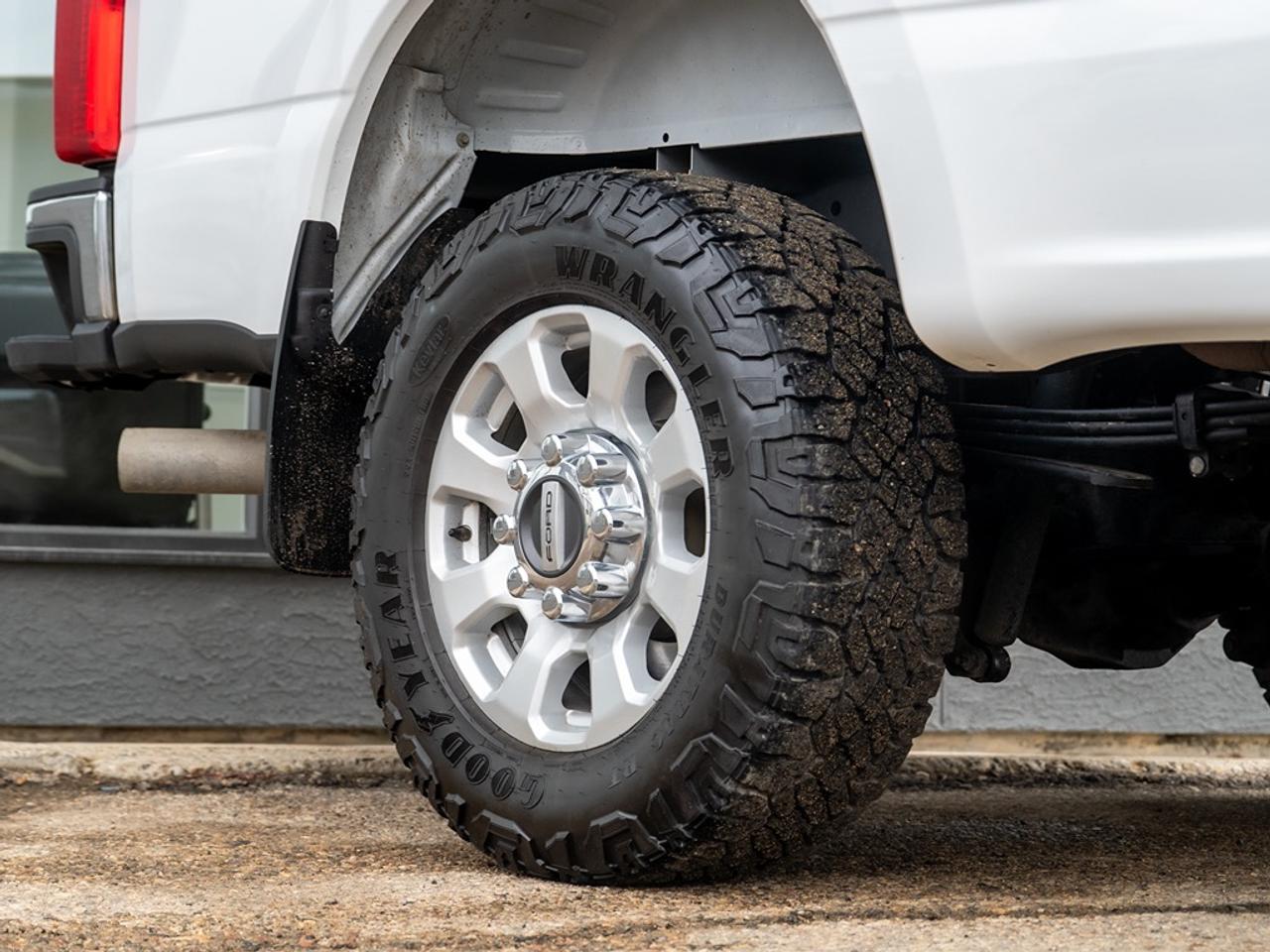 2024 Ford SUPER DUTY F-350 SRW XLT 4WD Crew Cab 8' Box Photo3
