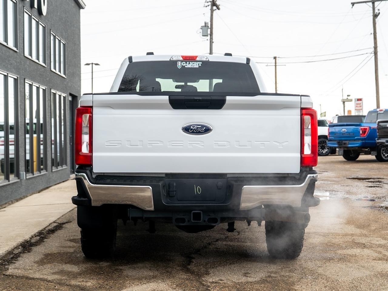 2024 Ford SUPER DUTY F-350 SRW XLT 4WD Crew Cab 8' Box Photo6