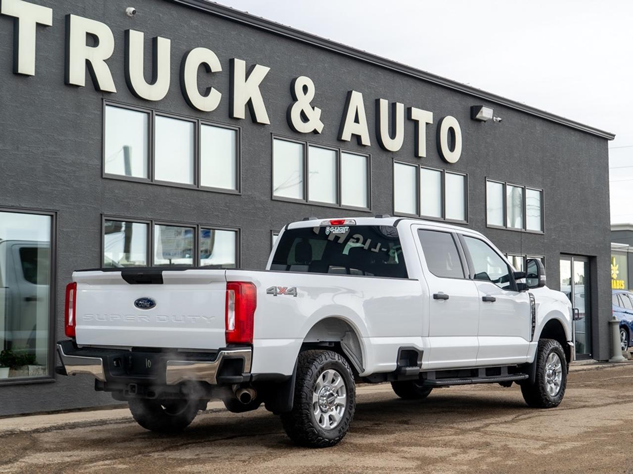 2024 Ford SUPER DUTY F-350 SRW XLT 4WD Crew Cab 8' Box Photo5