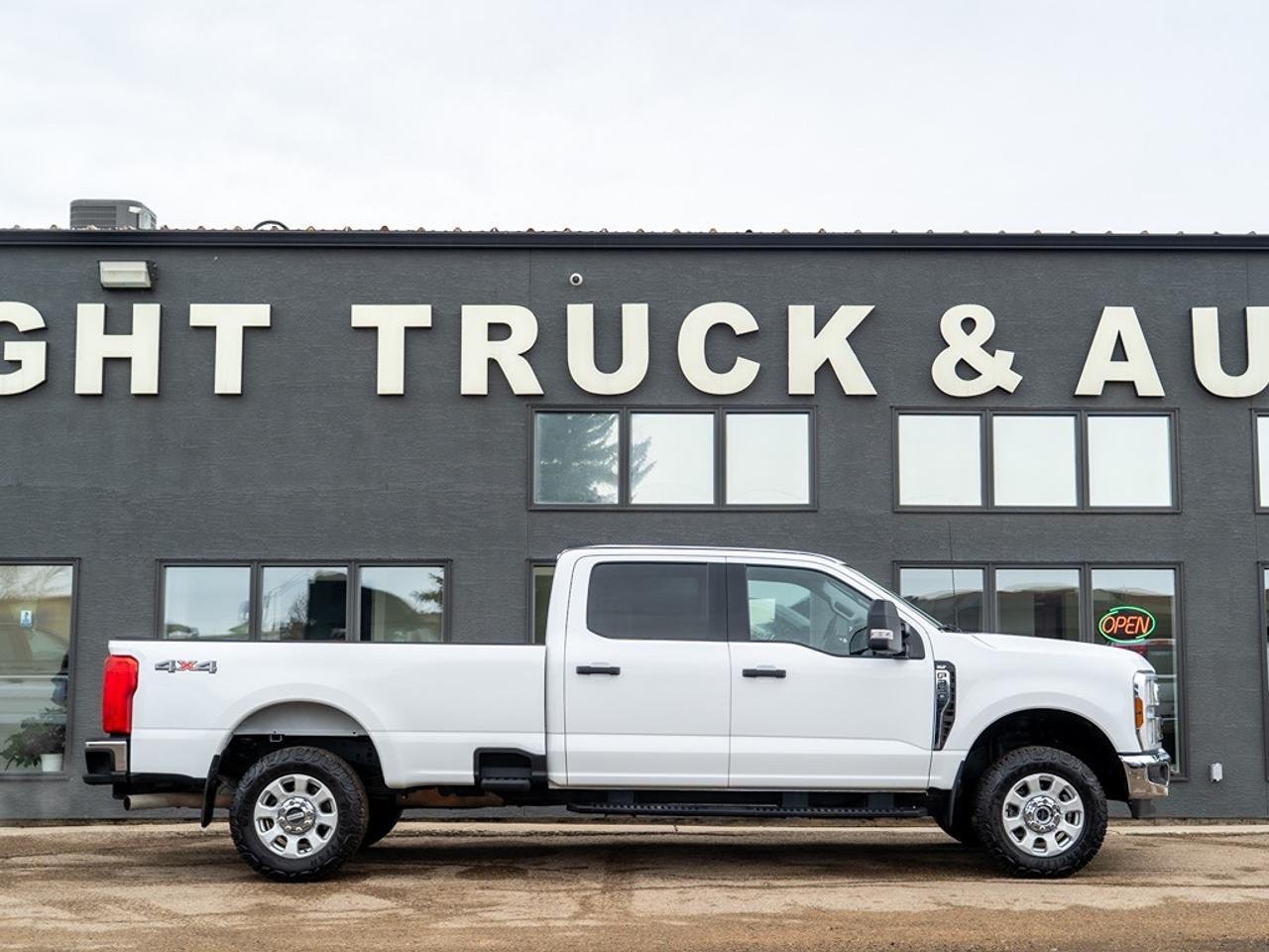 2024 Ford SUPER DUTY F-350 SRW XLT 4WD Crew Cab 8' Box Photo4