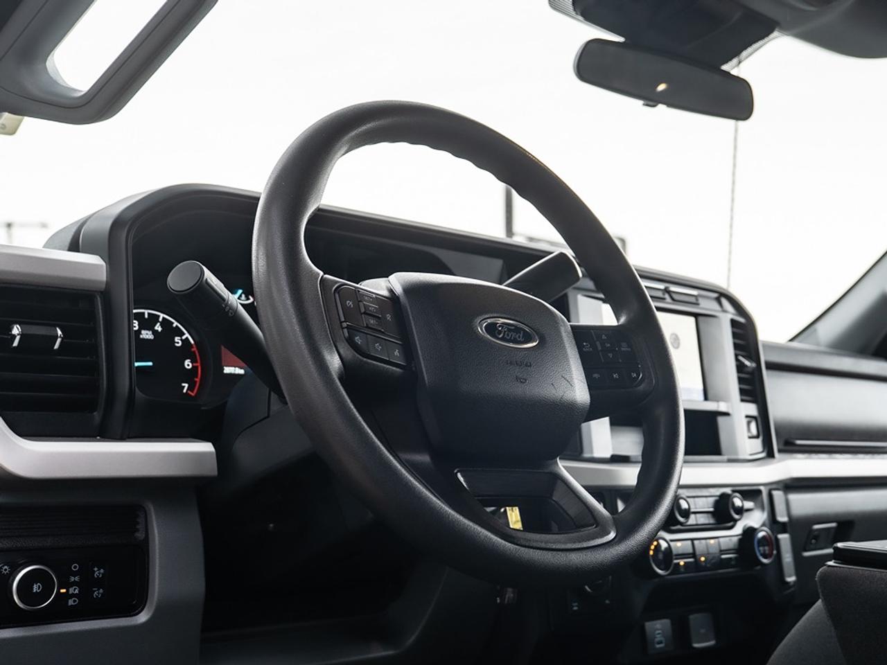 2024 Ford SUPER DUTY F-350 SRW XLT 4WD Crew Cab 8' Box Photo13