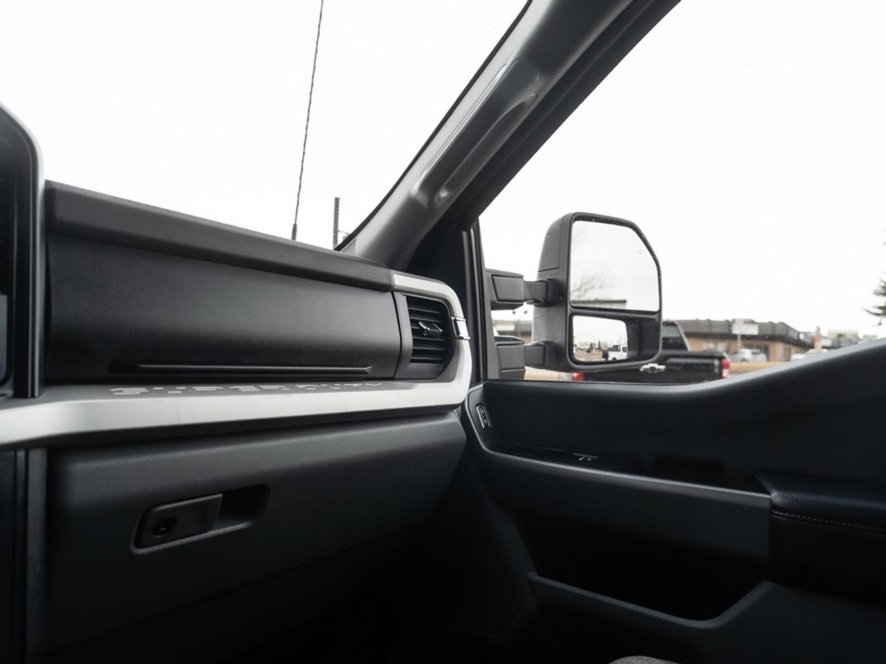 2024 Ford SUPER DUTY F-350 SRW XLT 4WD Crew Cab 8' Box Photo14
