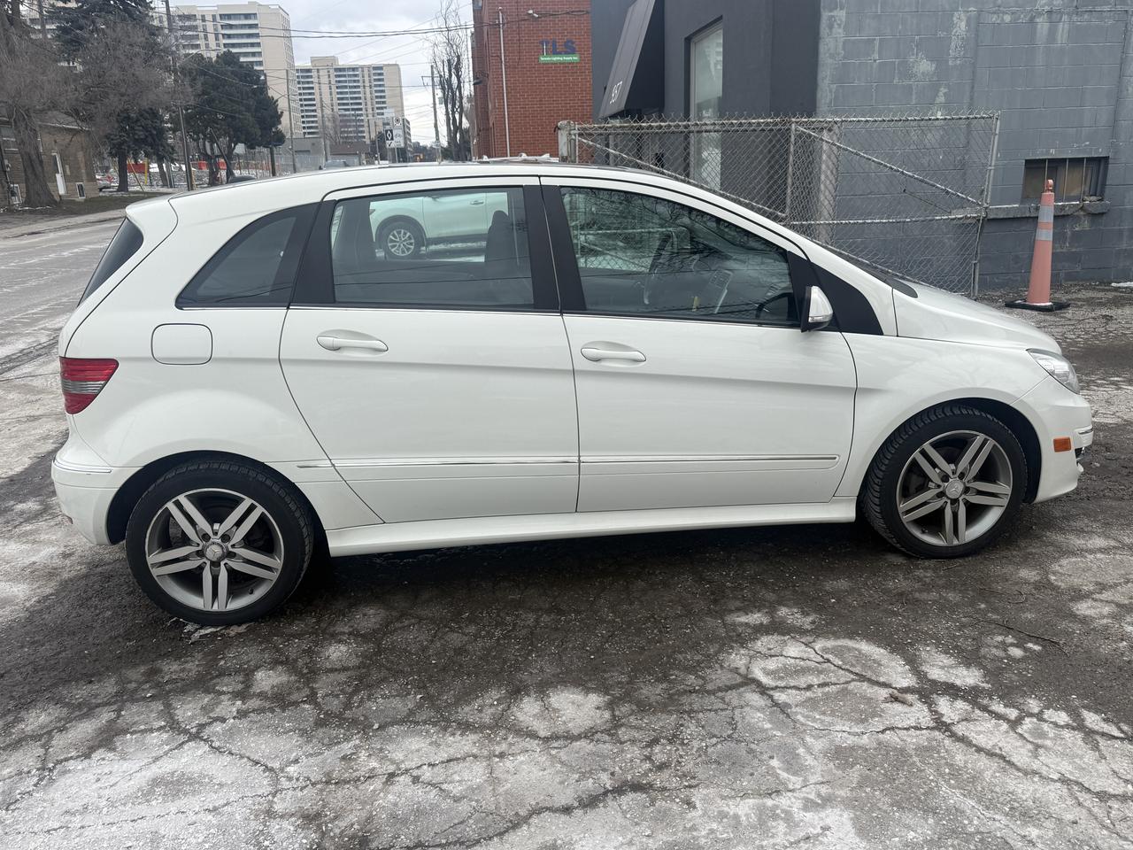 2011 Mercedes-Benz B-Class B 200 Turbo Photo3