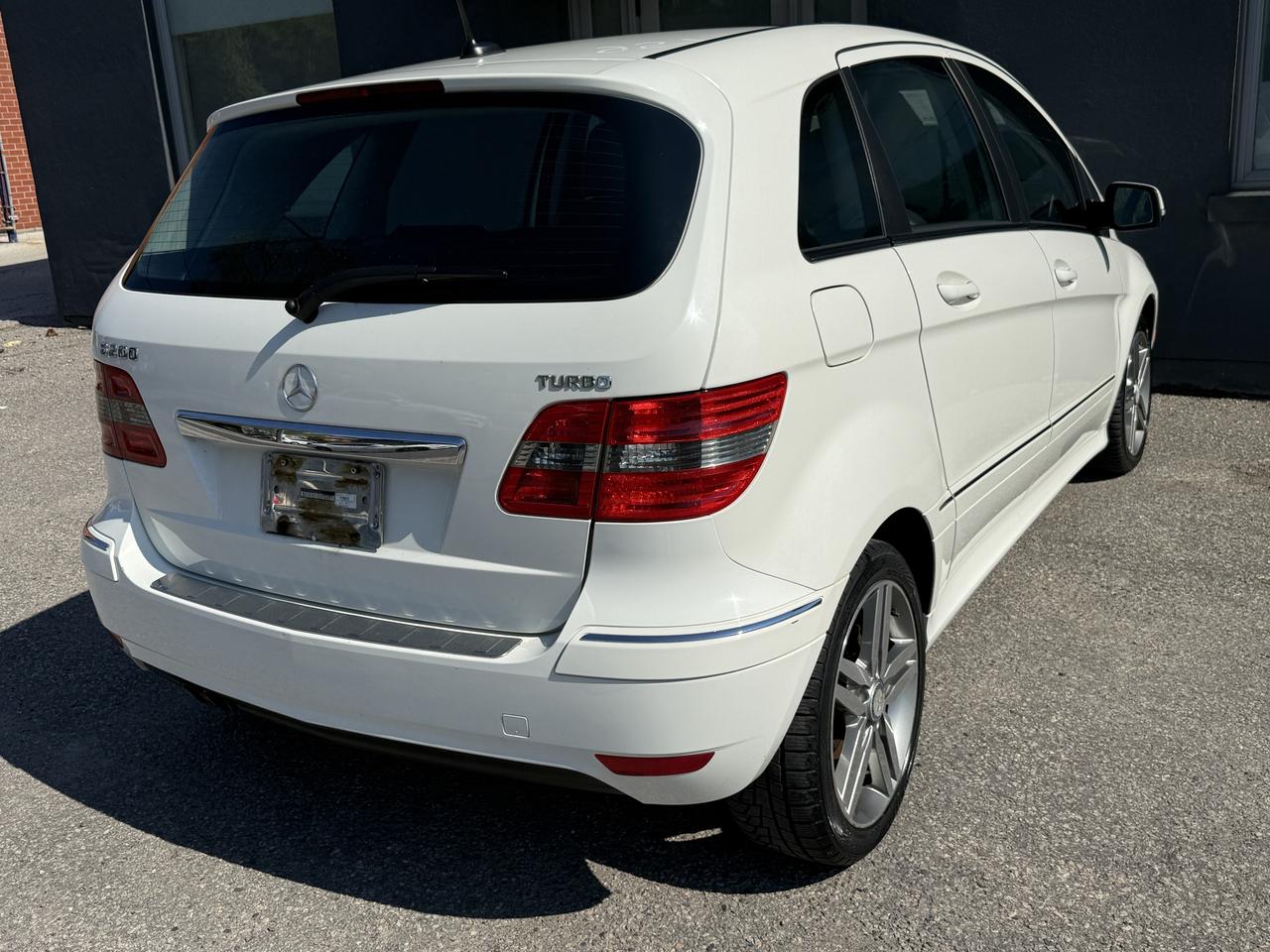 2011 Mercedes-Benz B-Class 4dr HB B 200 Turbo Photo4