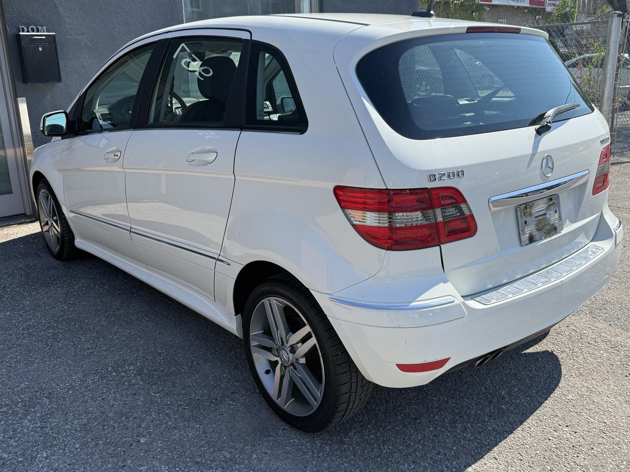 2011 Mercedes-Benz B-Class 4dr HB B 200 Turbo Photo