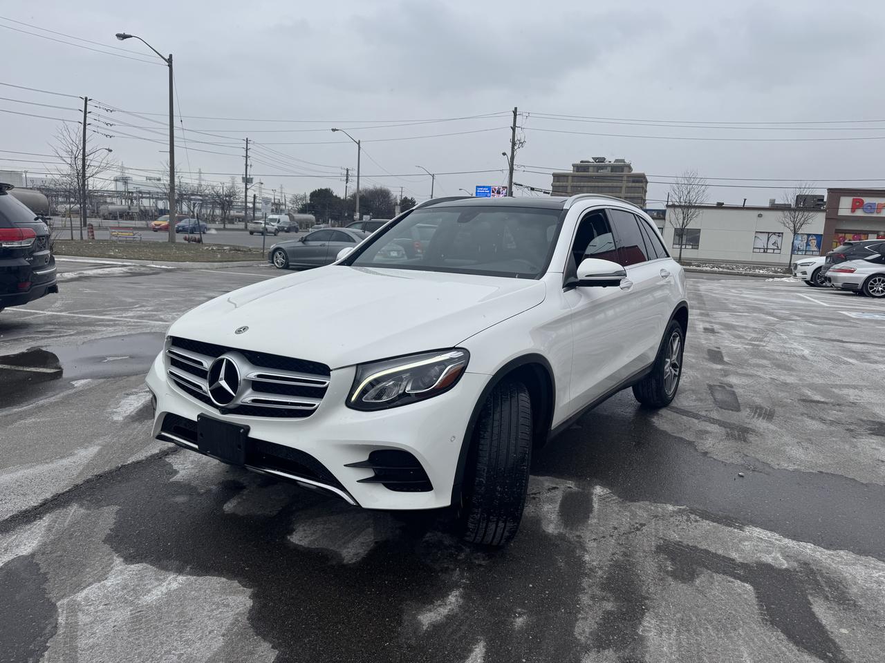 2019 Mercedes-Benz GLC-Class GLC 300 Photo2
