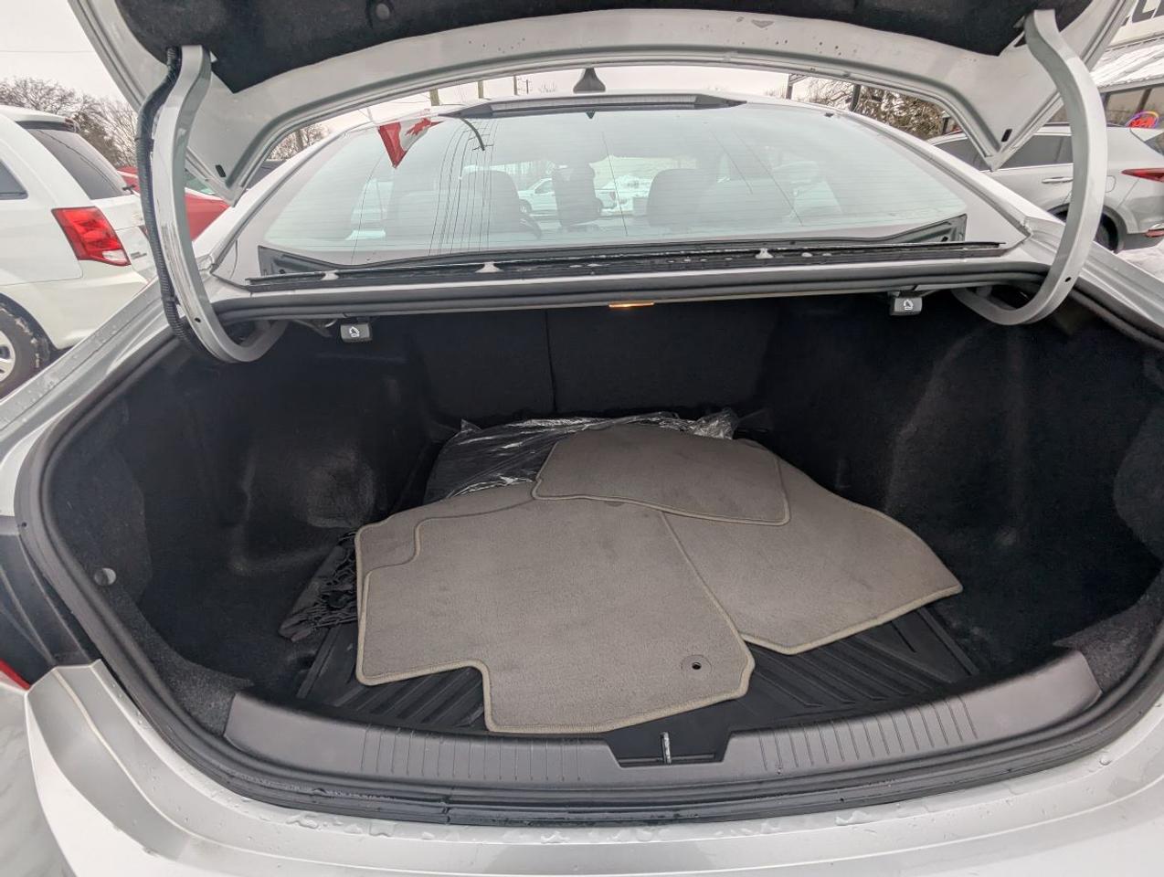 2021 Chevrolet Malibu LS WITH APPLE CARPLAY!! Photo