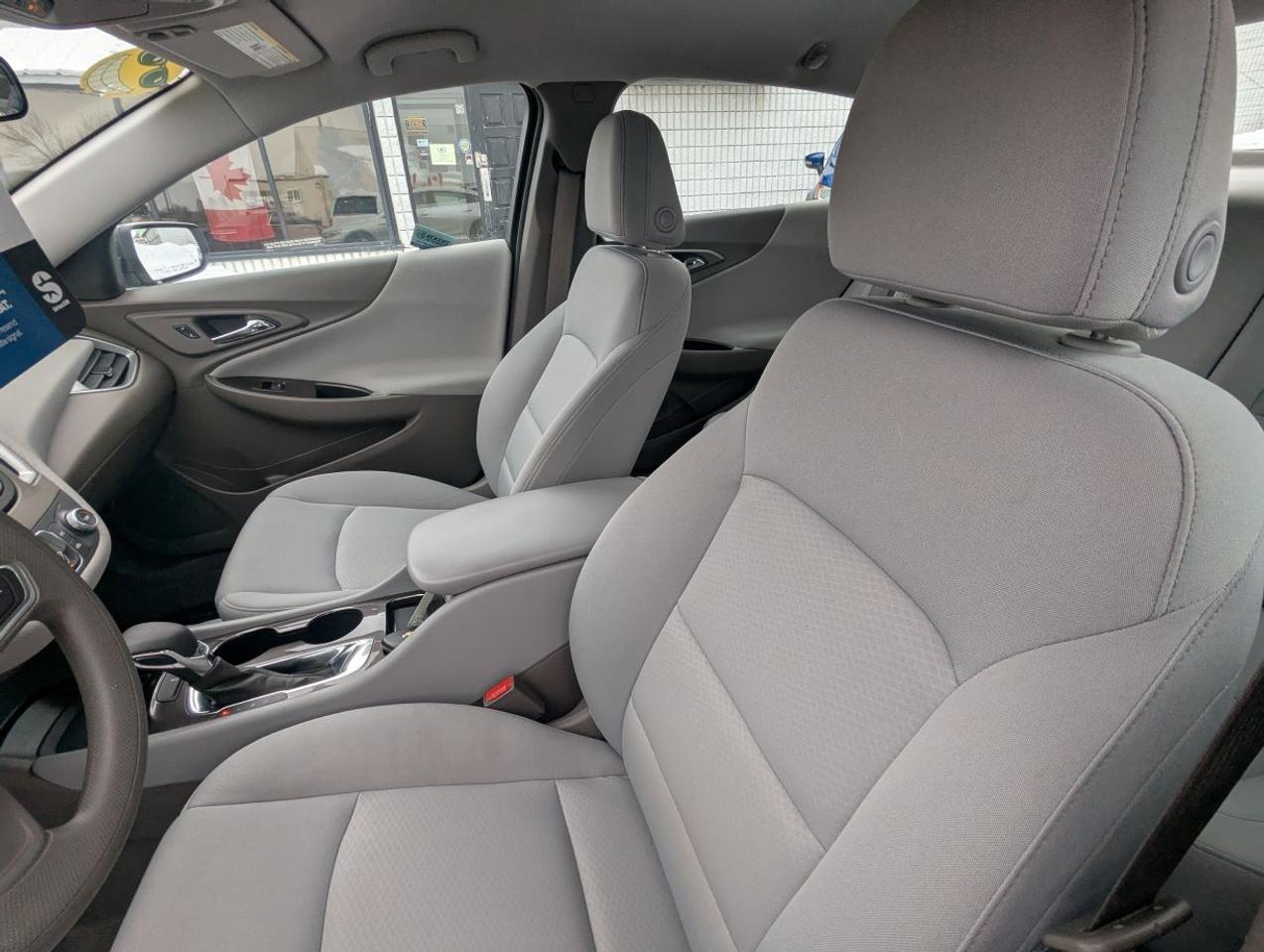 2021 Chevrolet Malibu LS WITH APPLE CARPLAY!! Photo