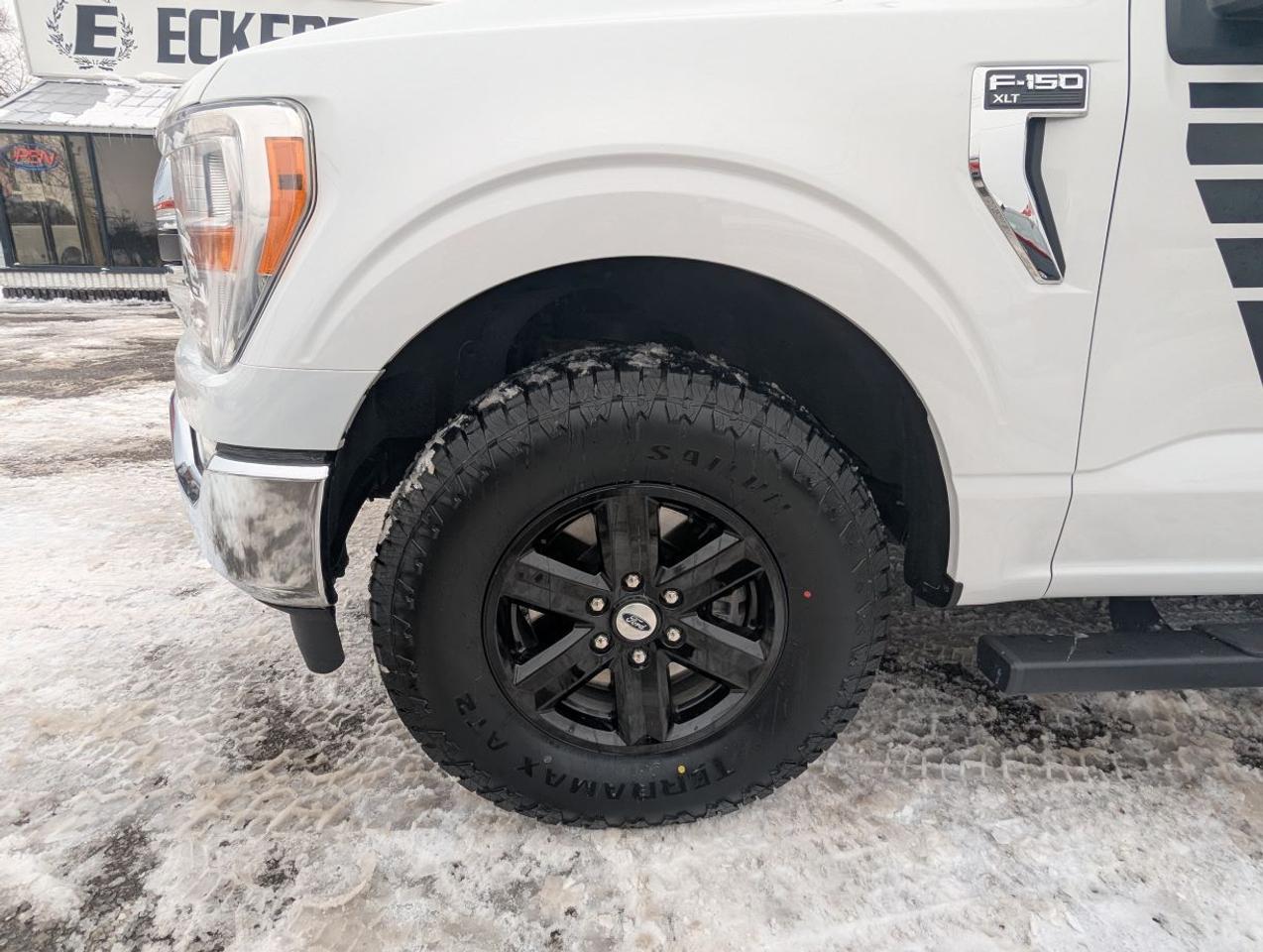 2022 Ford F-150 XLT SUPERCREW 4X4 WITH NAVIGATION!! Photo