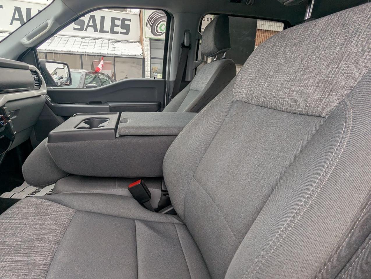 2022 Ford F-150 XLT SUPERCREW 4X4 WITH NAVIGATION!! Photo