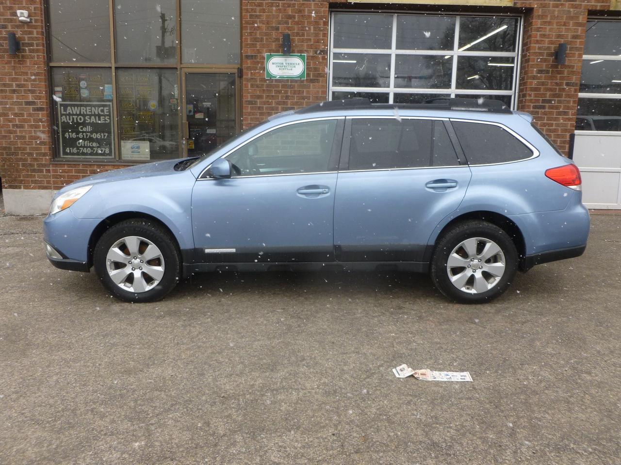 2011 Subaru Outback 2.5i Sport w/Limited Pkg Photo2
