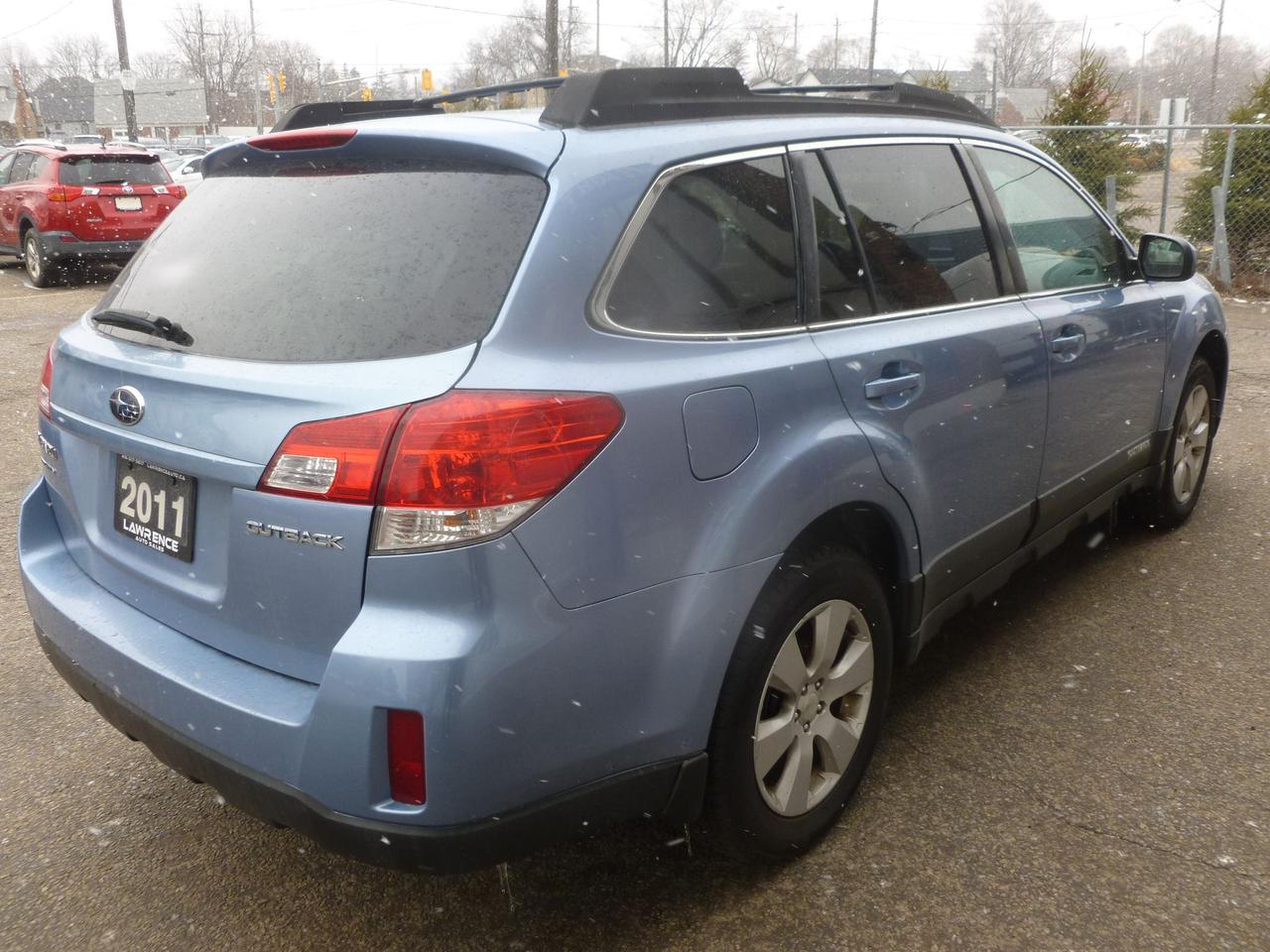 2011 Subaru Outback 2.5i Sport w/Limited Pkg Photo3