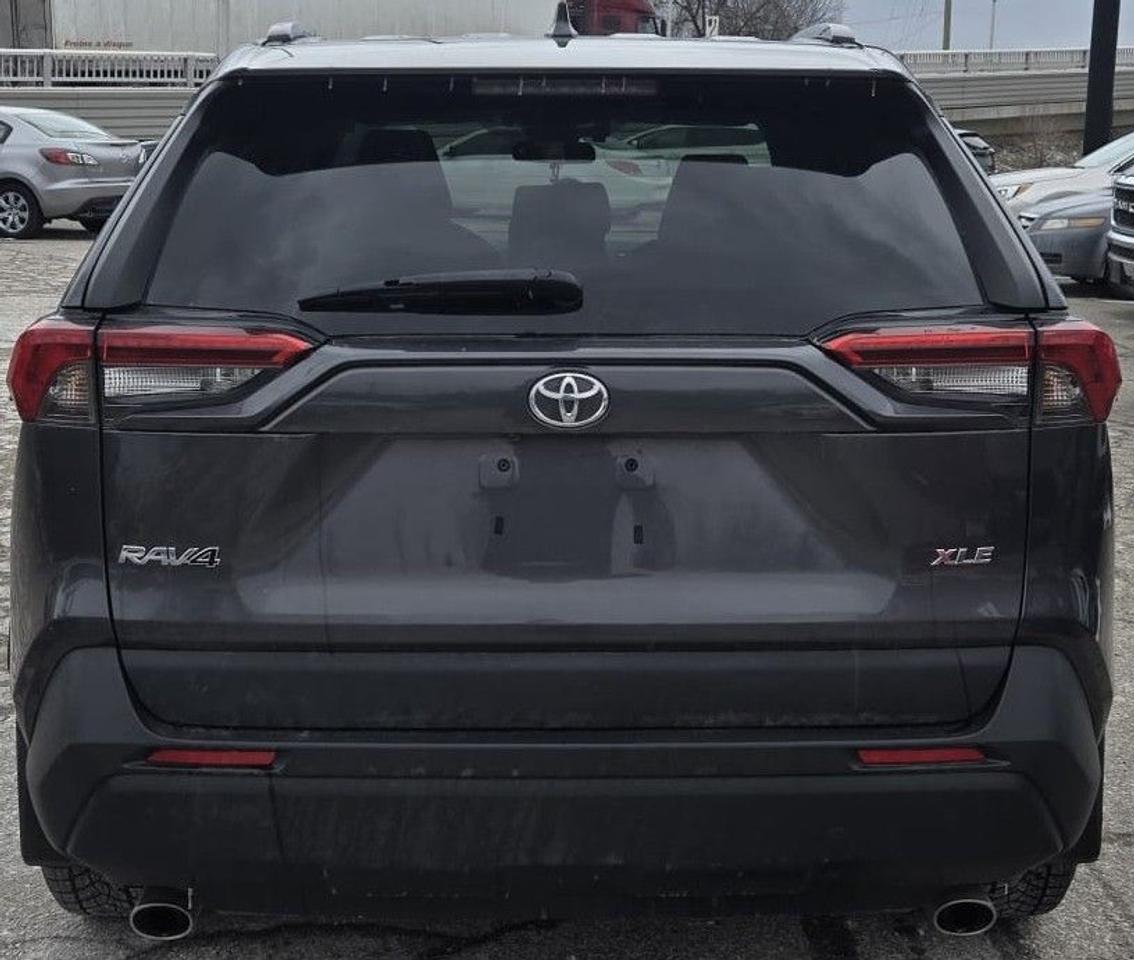 2020 Toyota RAV4 XLE / NO ACCIDENTS / ROOF / HTD SEATS / BLINDSPOT Photo