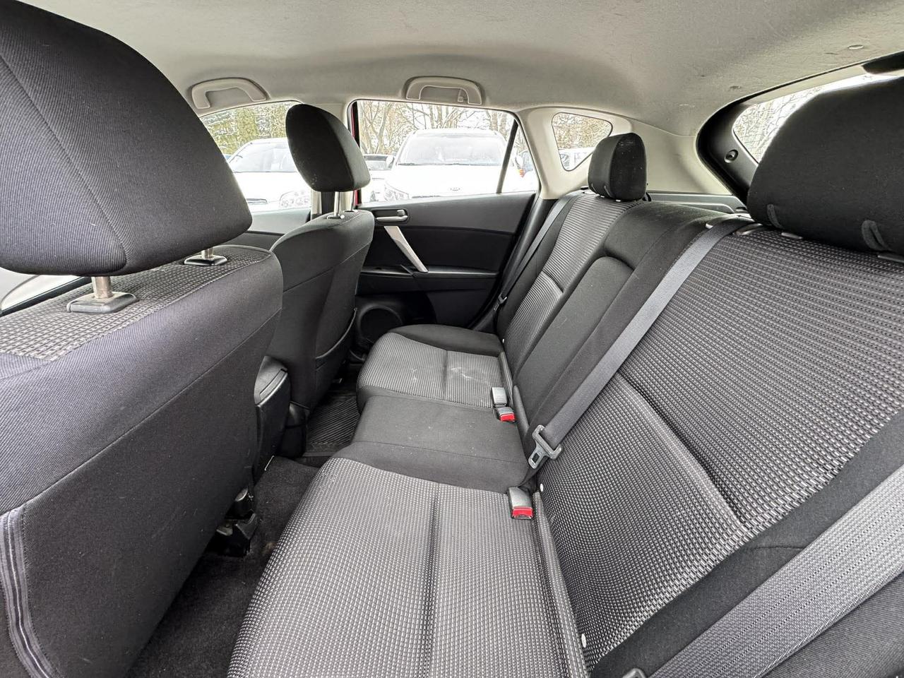 2013 Mazda MAZDA3 4dr HB Sport Man GS-SKY Photo