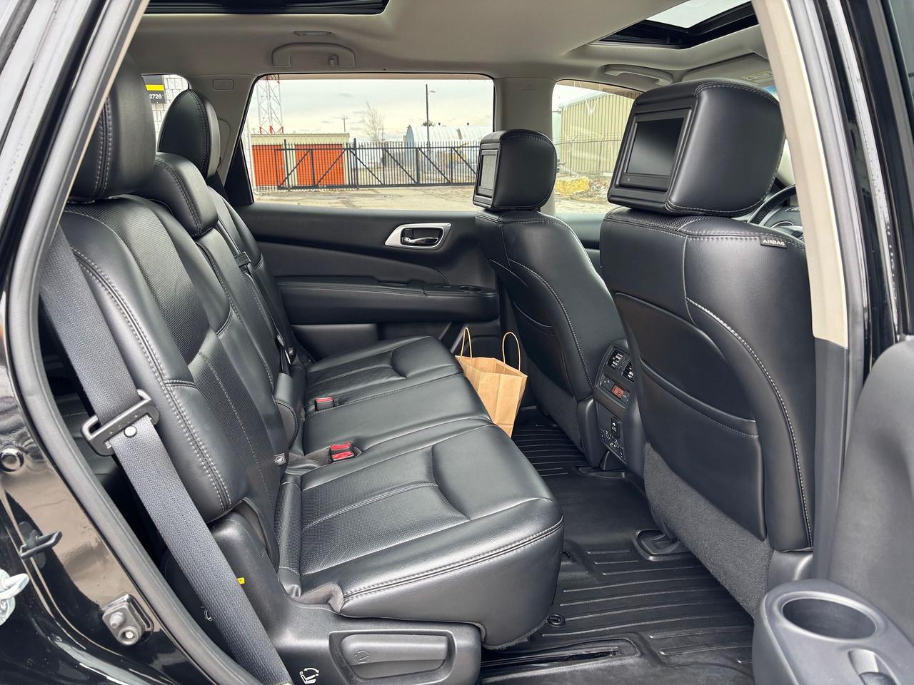 2016 Nissan Pathfinder Platinum Photo