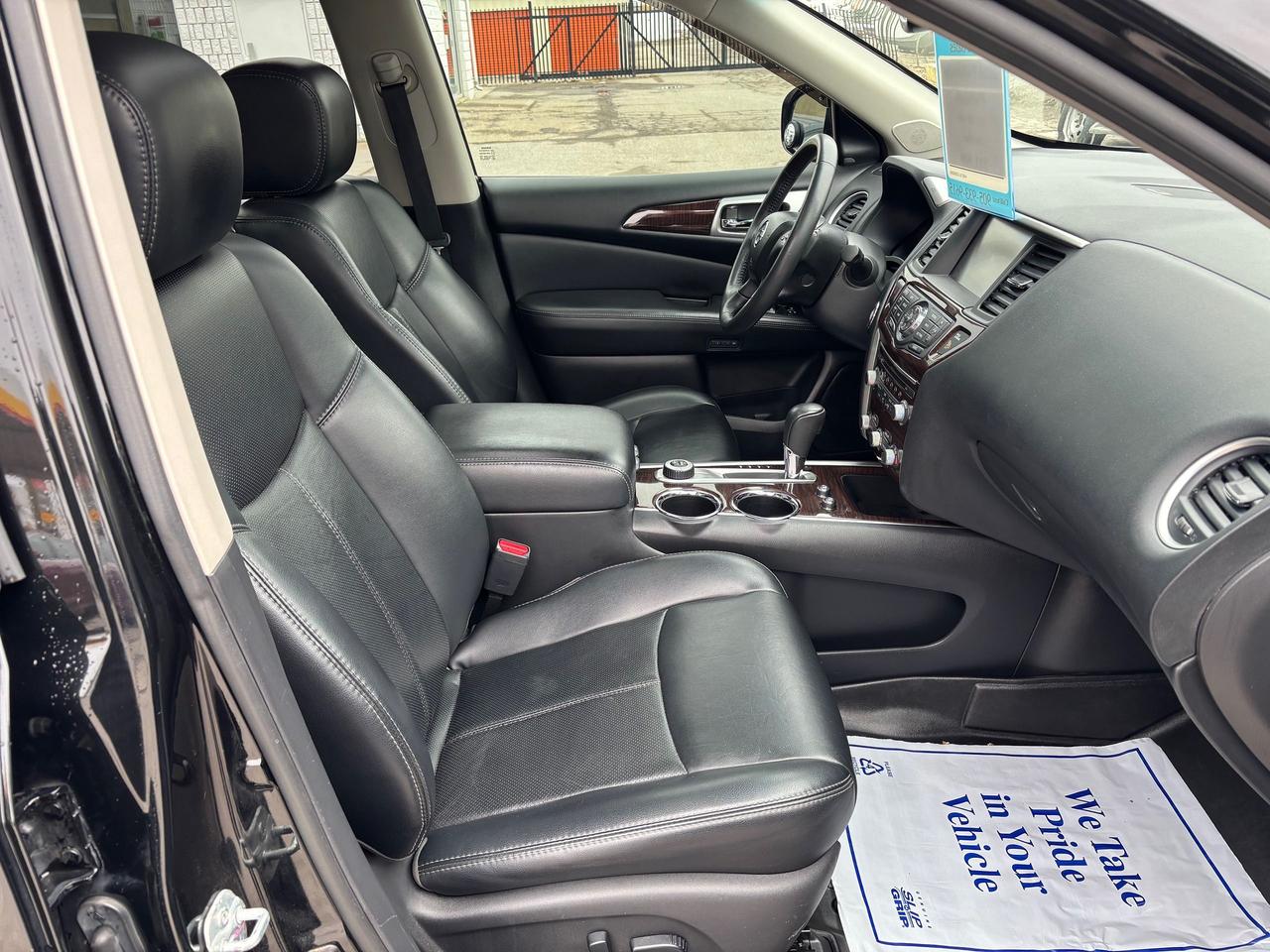 2016 Nissan Pathfinder Platinum Photo