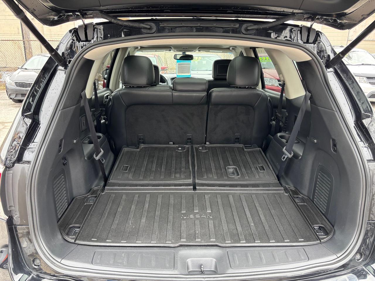 2016 Nissan Pathfinder Platinum Photo