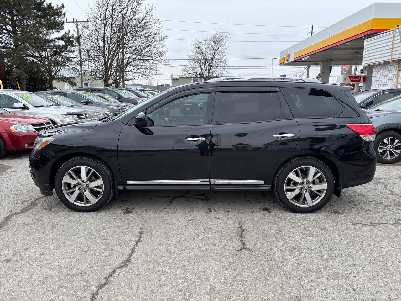 2016 Nissan Pathfinder Platinum Photo