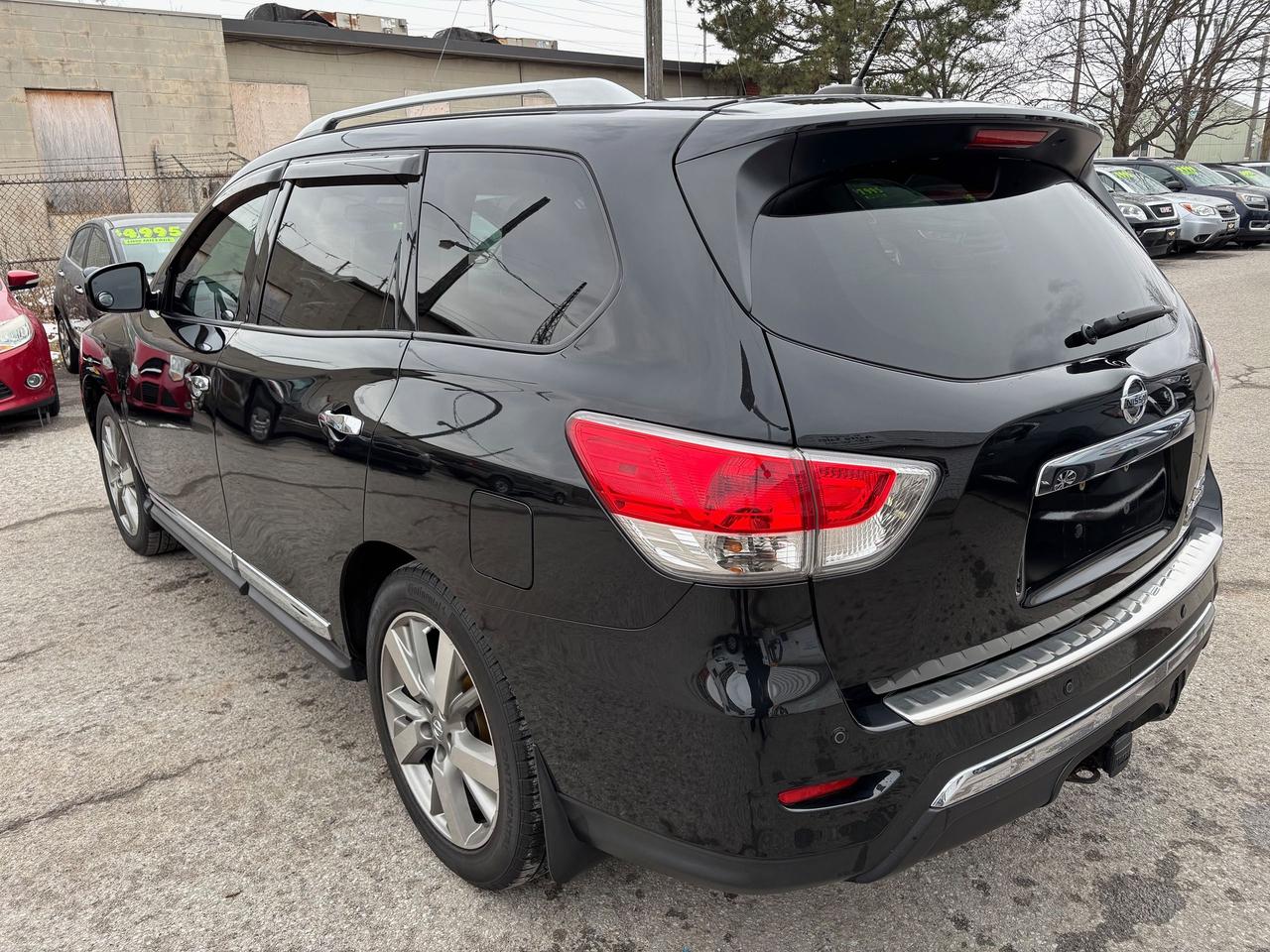 2016 Nissan Pathfinder Platinum Photo