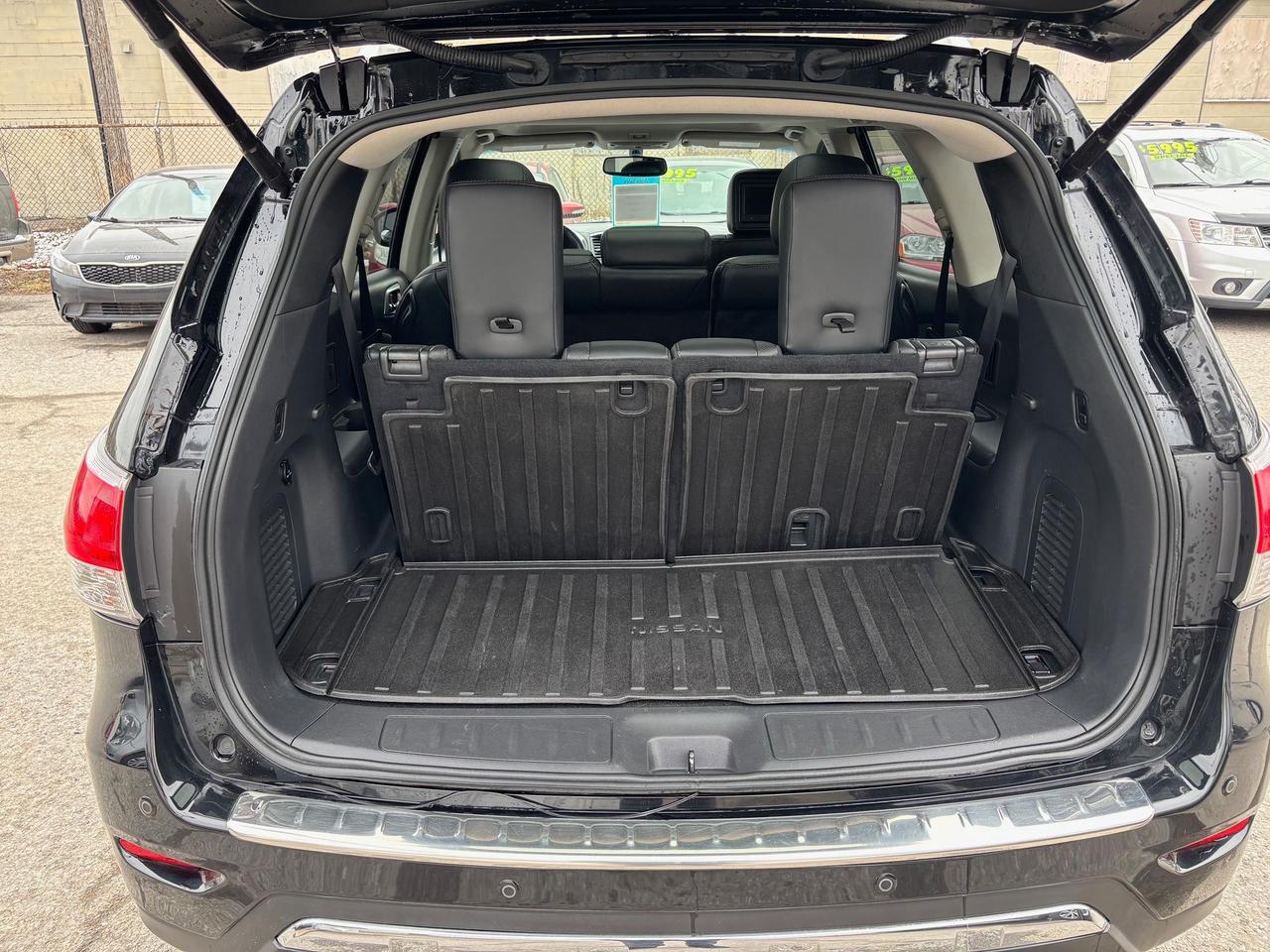 2016 Nissan Pathfinder Platinum Photo