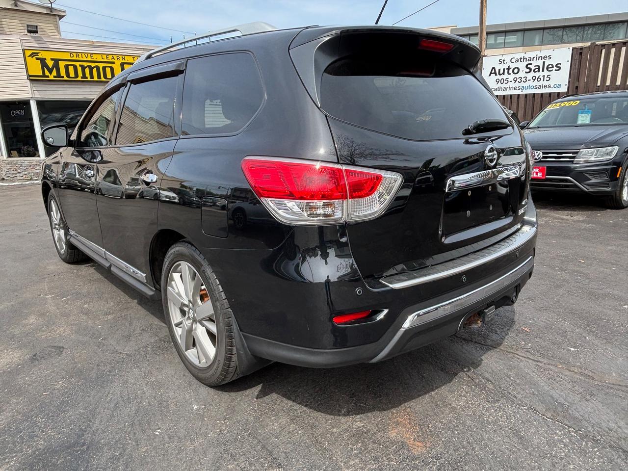 2016 Nissan Pathfinder Platinum Four Wheel Drive with 2 year warranty Photo2