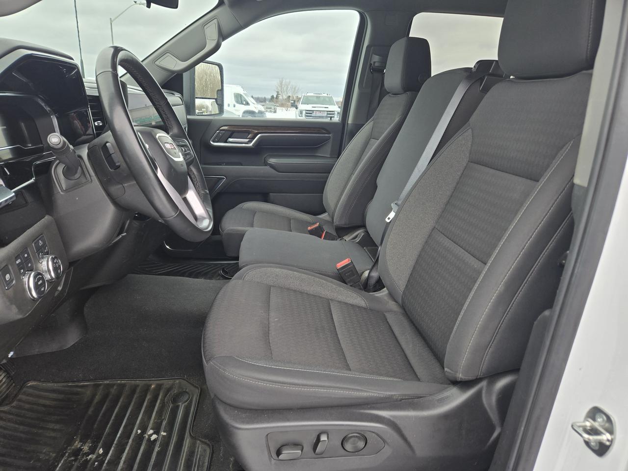 2024 GMC Sierra 2500 4WD Crew Cab 172" SLE Photo