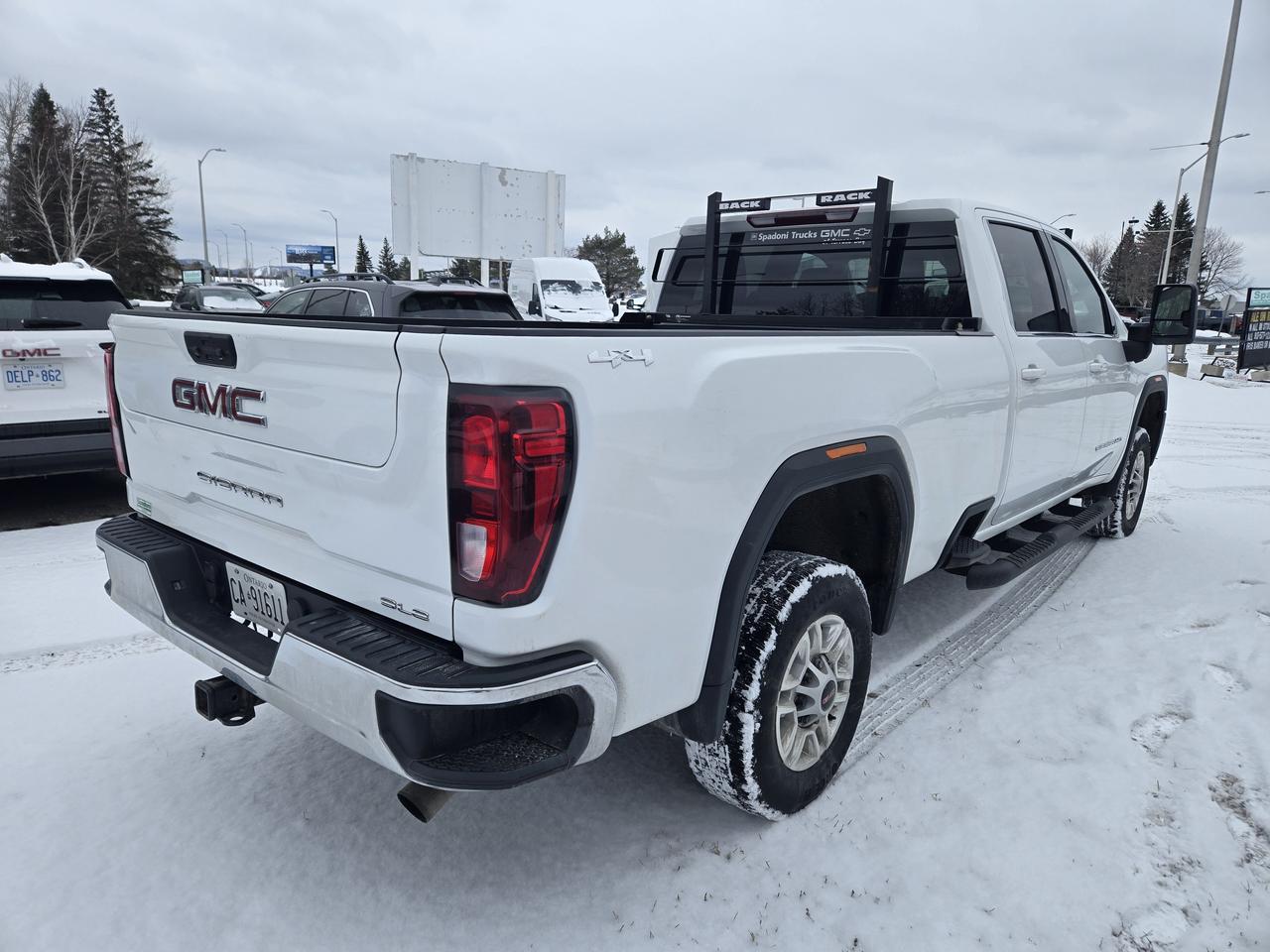 2024 GMC Sierra 2500 4WD Crew Cab 172" SLE Photo3