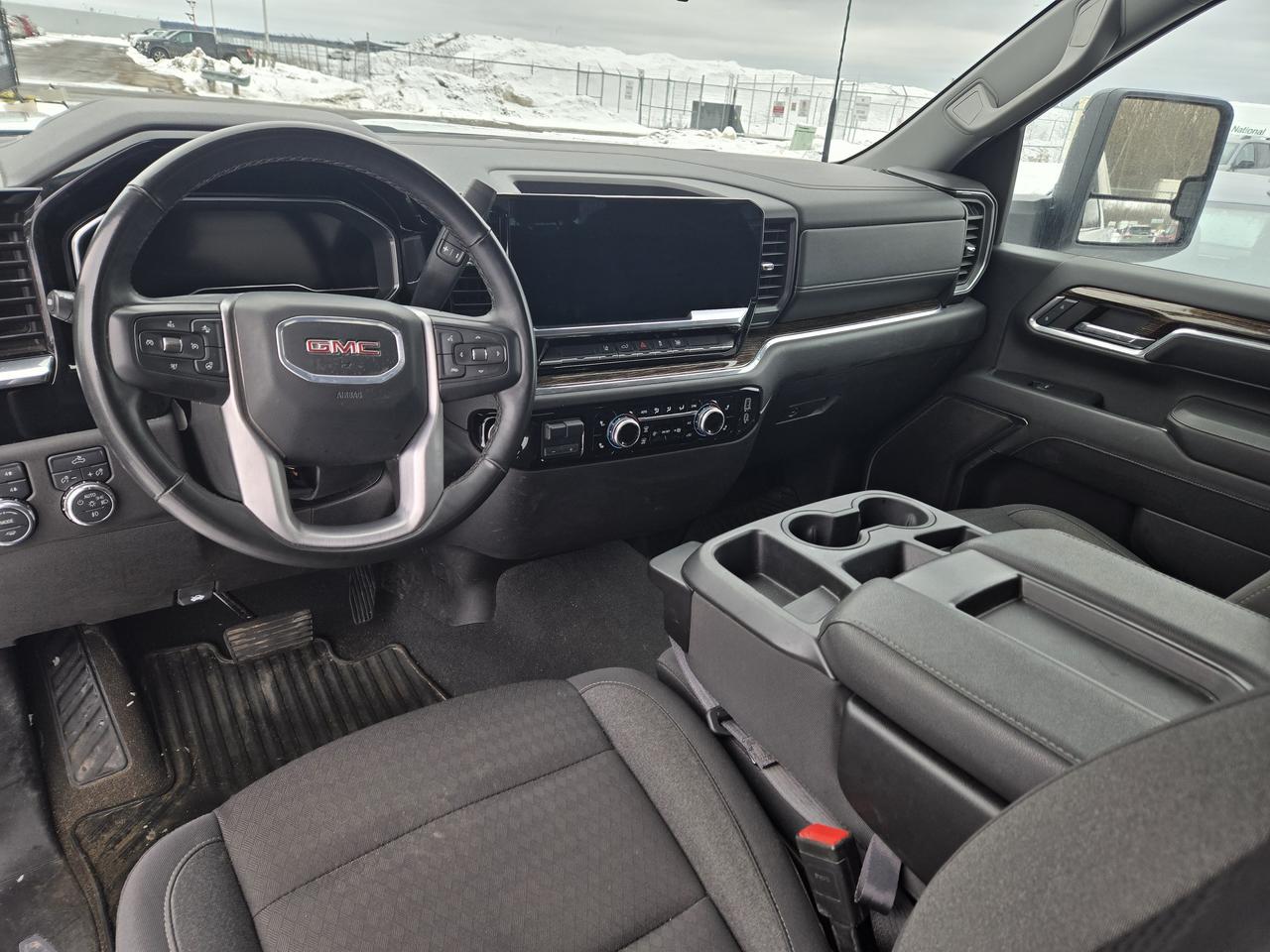 2024 GMC Sierra 2500 4WD Crew Cab 172" SLE Photo